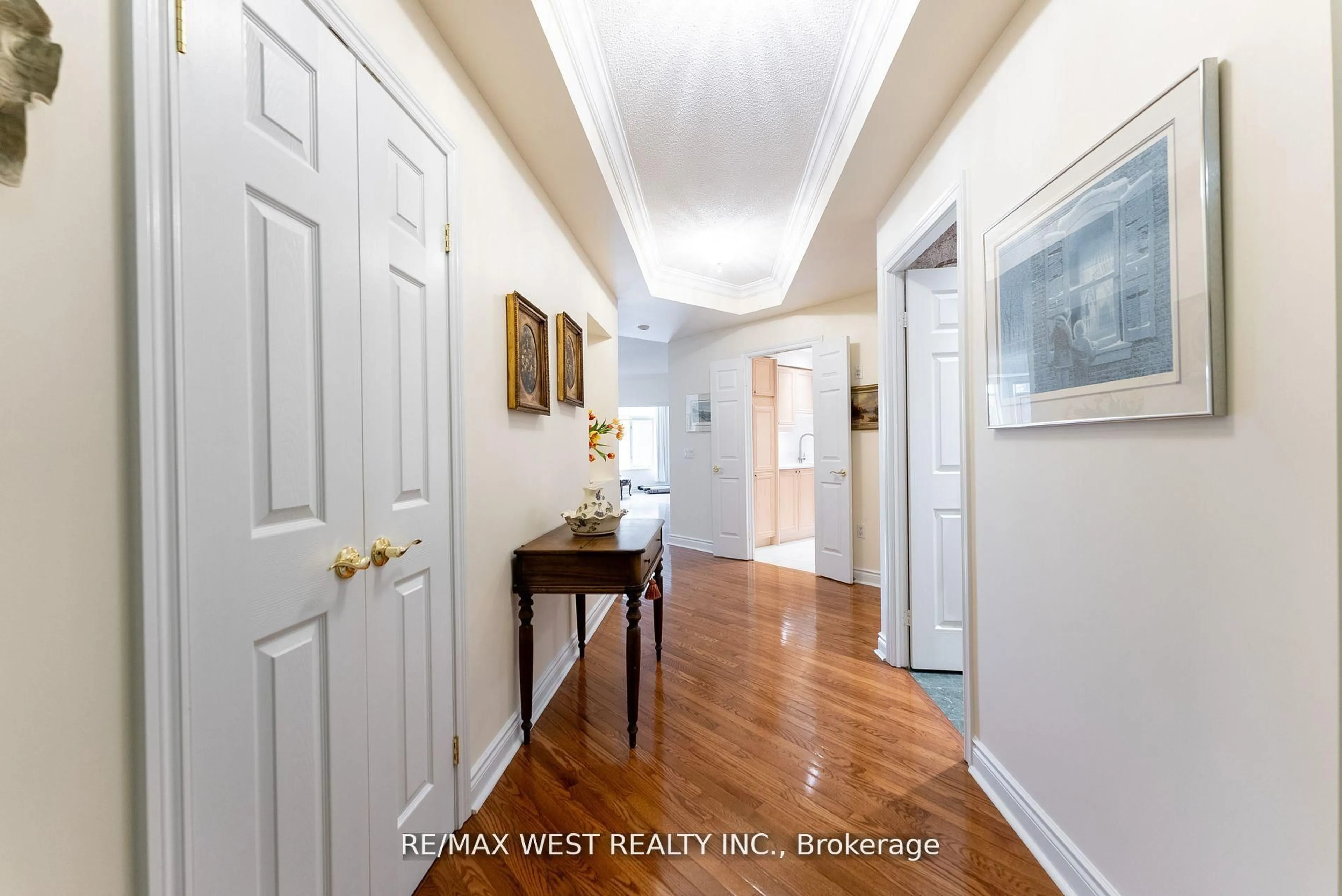 Indoor entryway for 12 Old Mill Tr #303, Toronto Ontario M8X 2Z4
