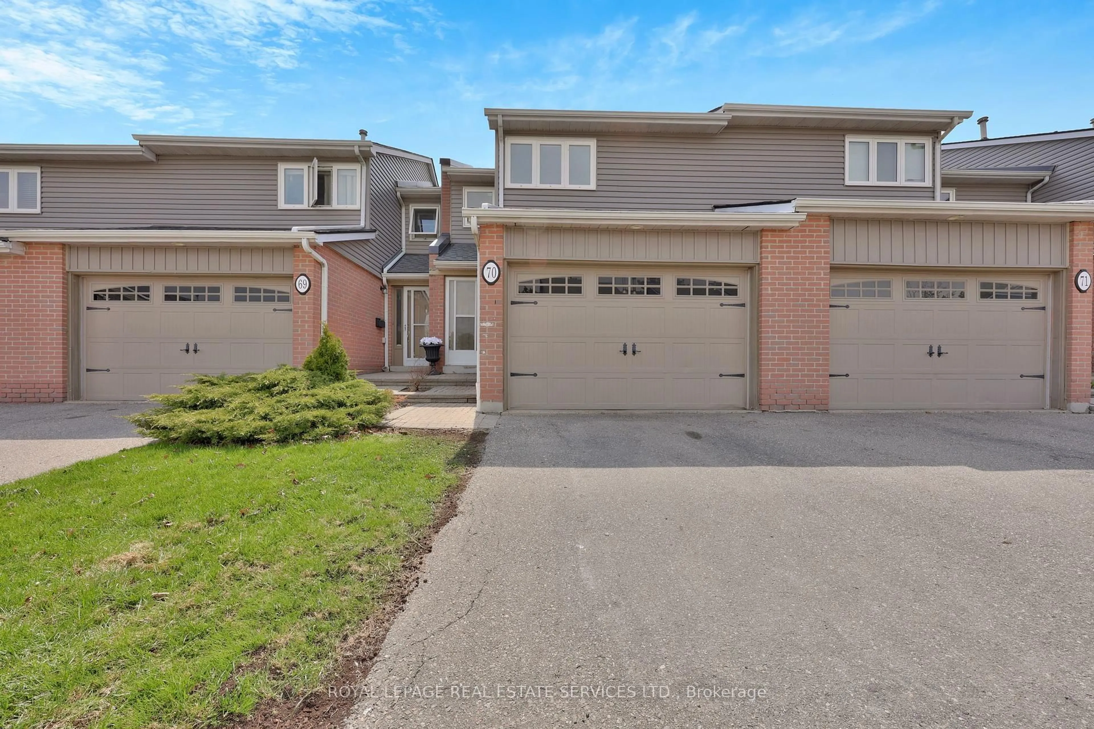 A pic from outside/outdoor area/front of a property/back of a property/a pic from drone, street for 3125 Fifth Line #70, Mississauga Ontario L5L 3S8