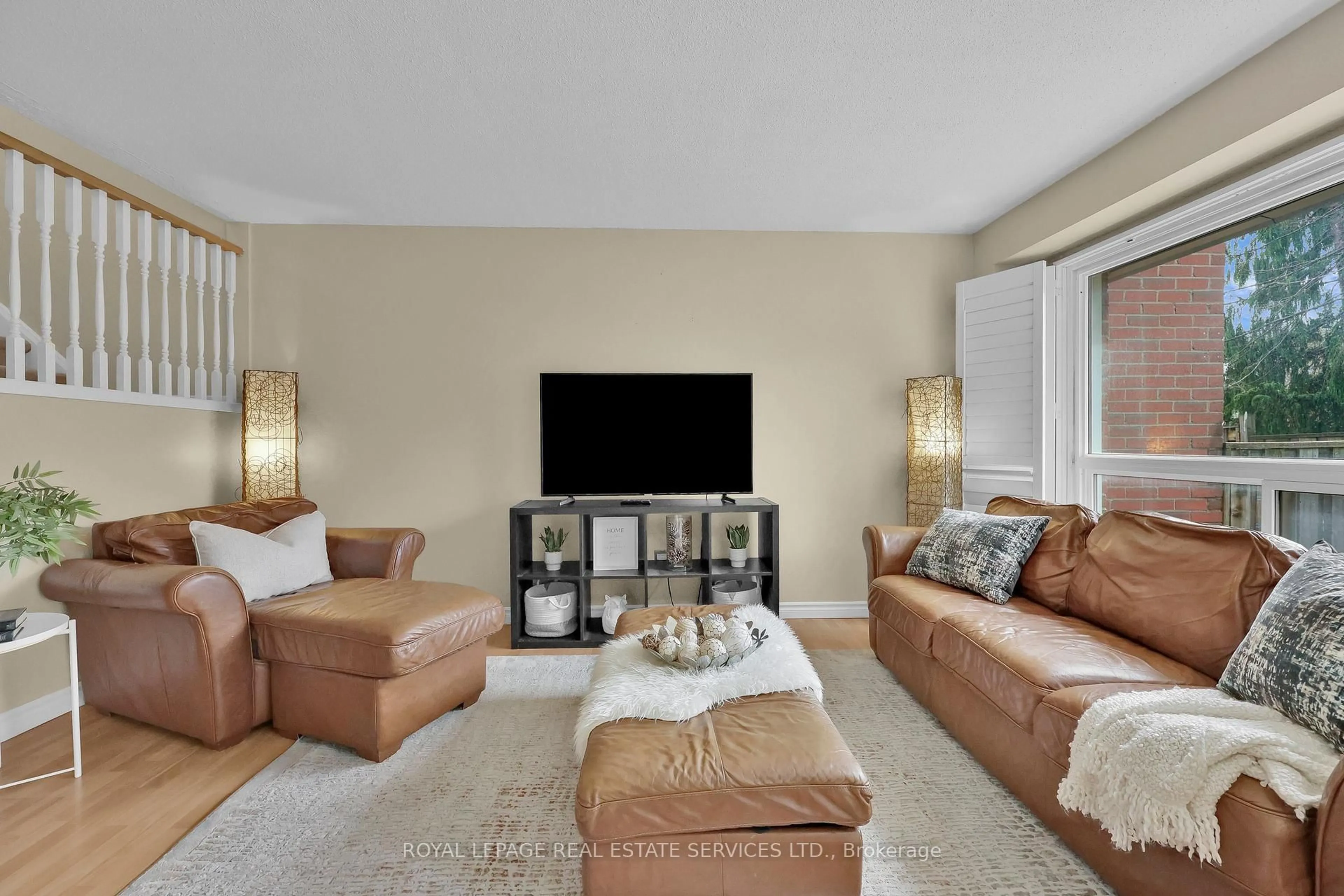 Living room with furniture, unknown for 3125 Fifth Line #70, Mississauga Ontario L5L 3S8
