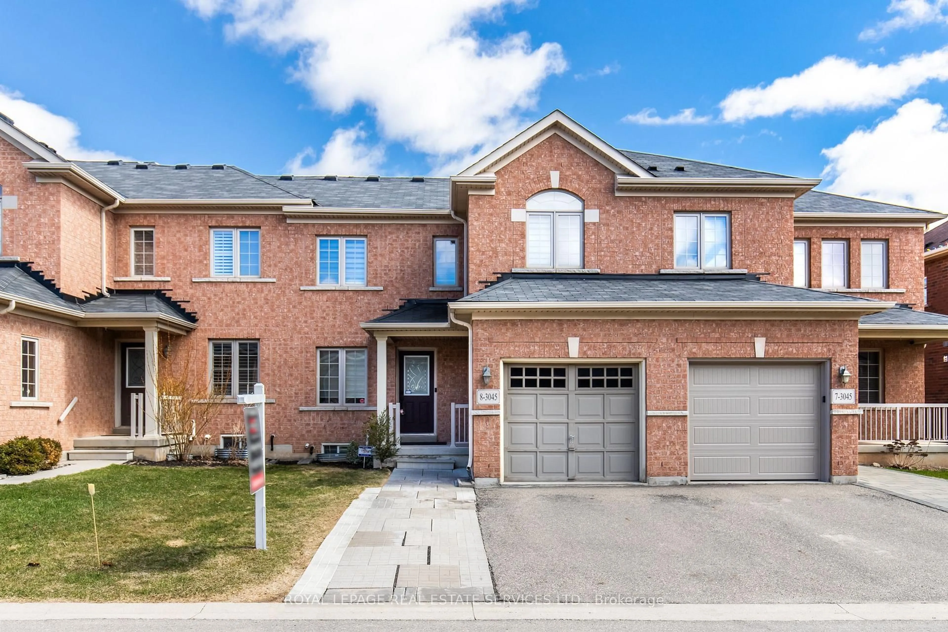 Home with brick exterior material, street for 3045 Gladeside Ave #8, Oakville Ontario L6M 0R3