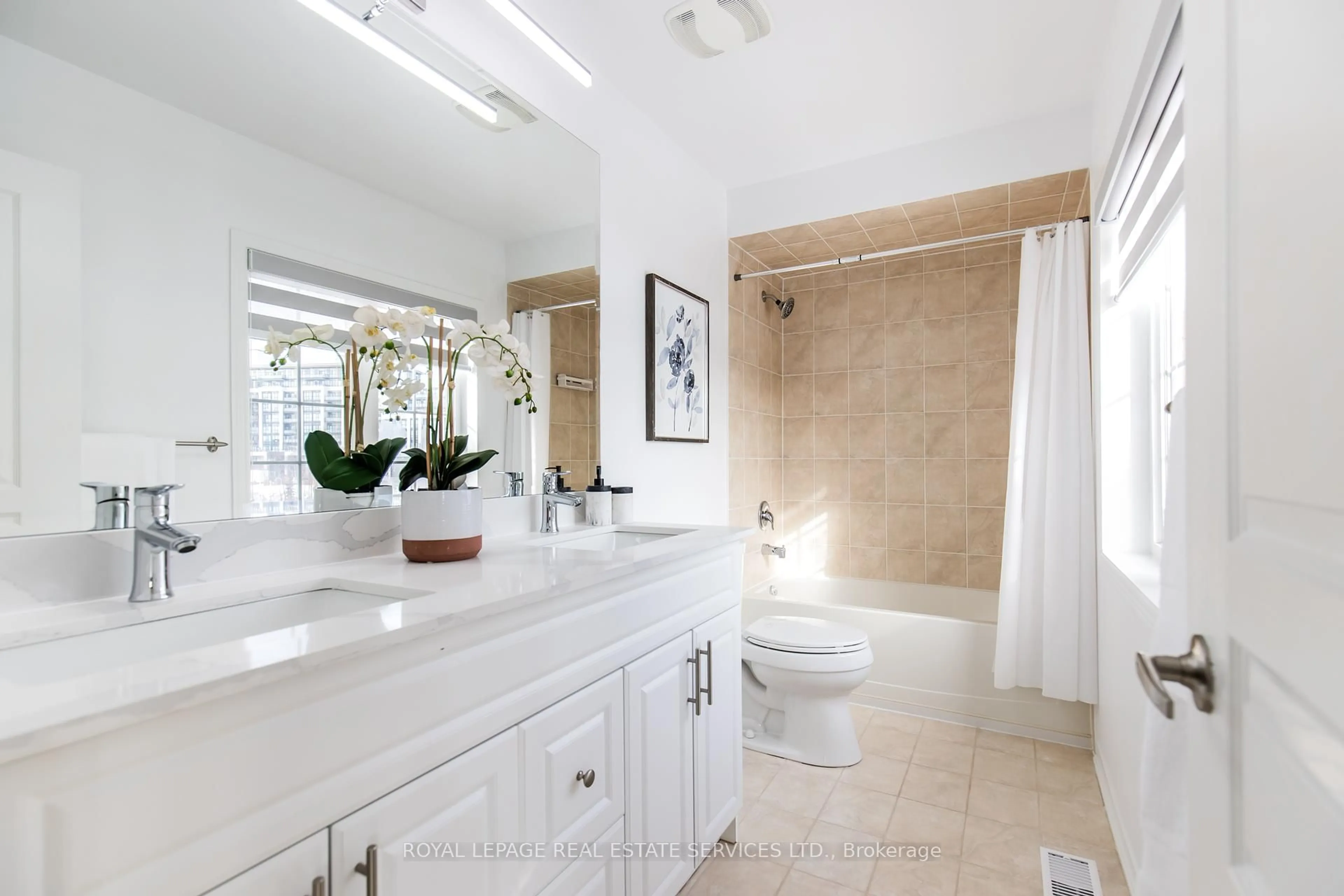Contemporary bathroom, ceramic/tile floor for 3045 Gladeside Ave #8, Oakville Ontario L6M 0R3