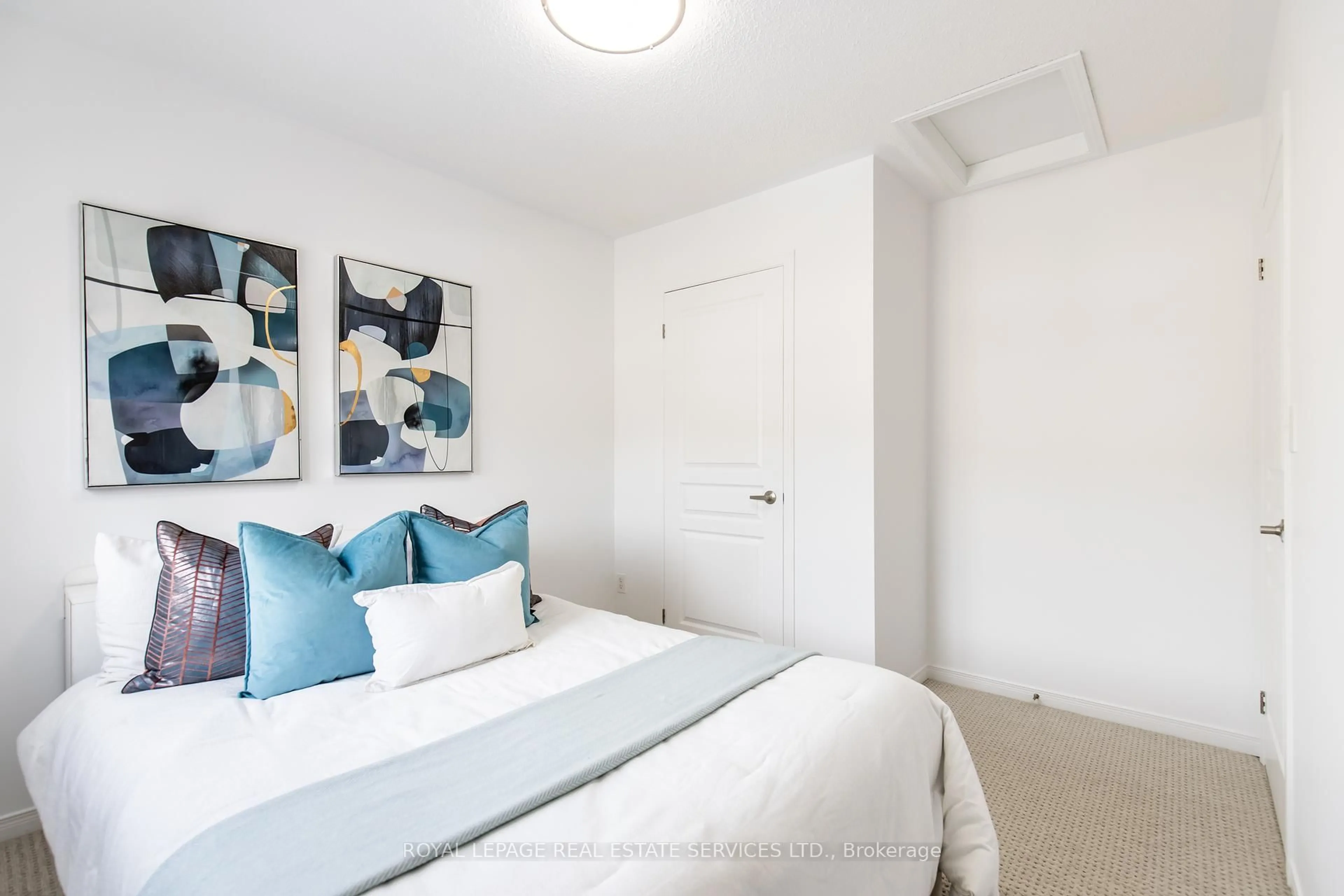 Bedroom with bed, unknown for 3045 Gladeside Ave #8, Oakville Ontario L6M 0R3