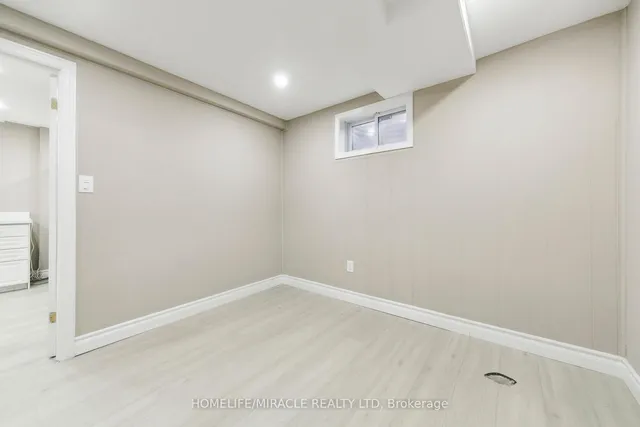 Additional property image - 1612 Wavell Cres