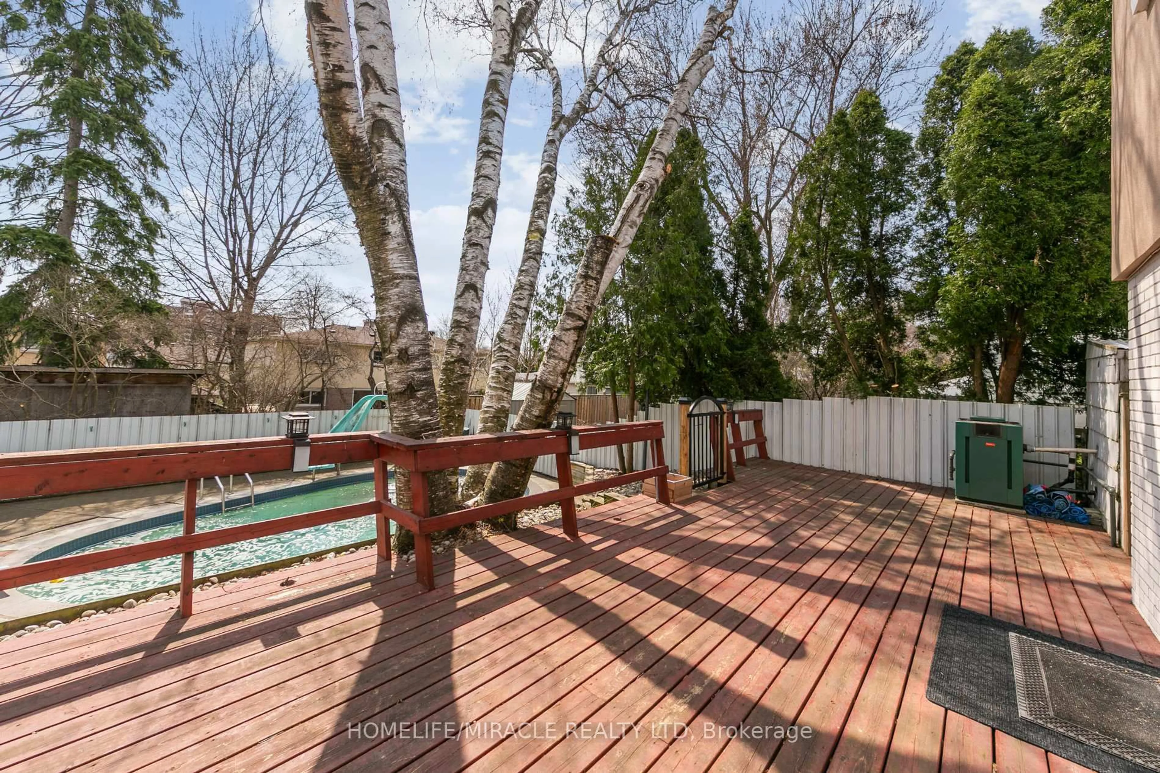 Patio, water/lake/river/ocean view for 1612 Wavell Cres, Mississauga Ontario L4X 1X1