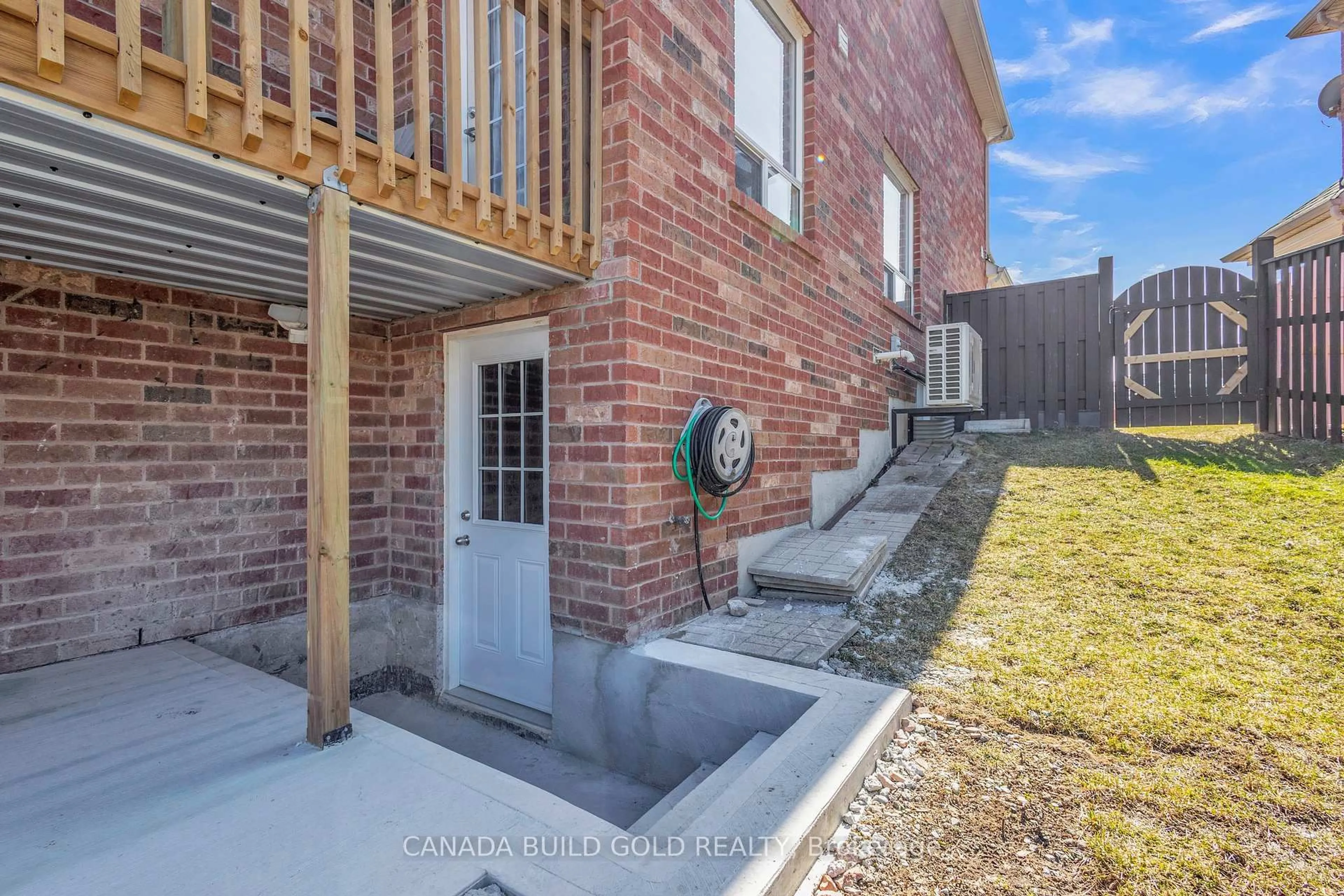 Unknown for 53 Bottomwood St, Brampton Ontario L6S 0B3