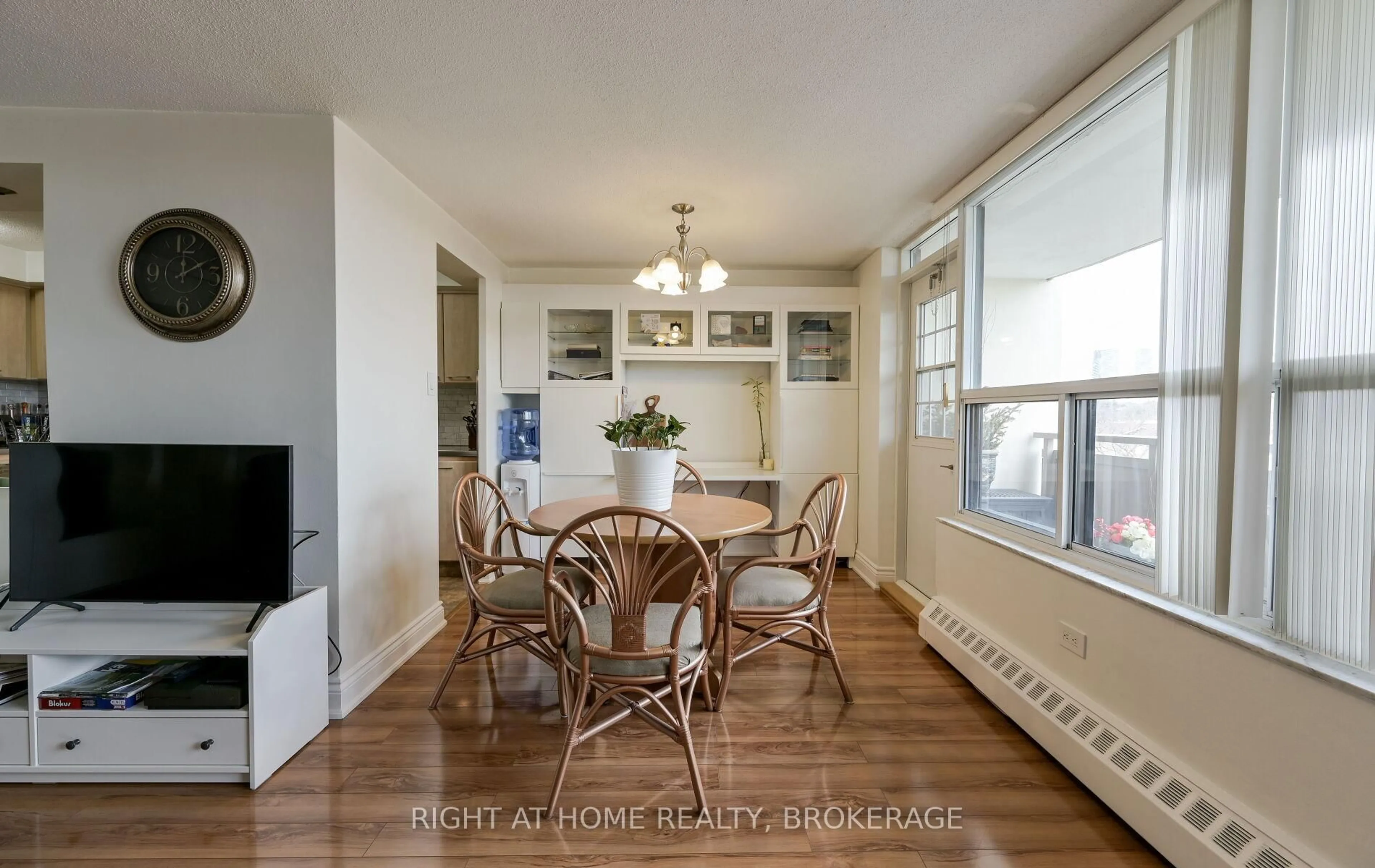 Dining room, wood/laminate floor for 3120 Kirwin Ave #607, Mississauga Ontario L5A 3R2