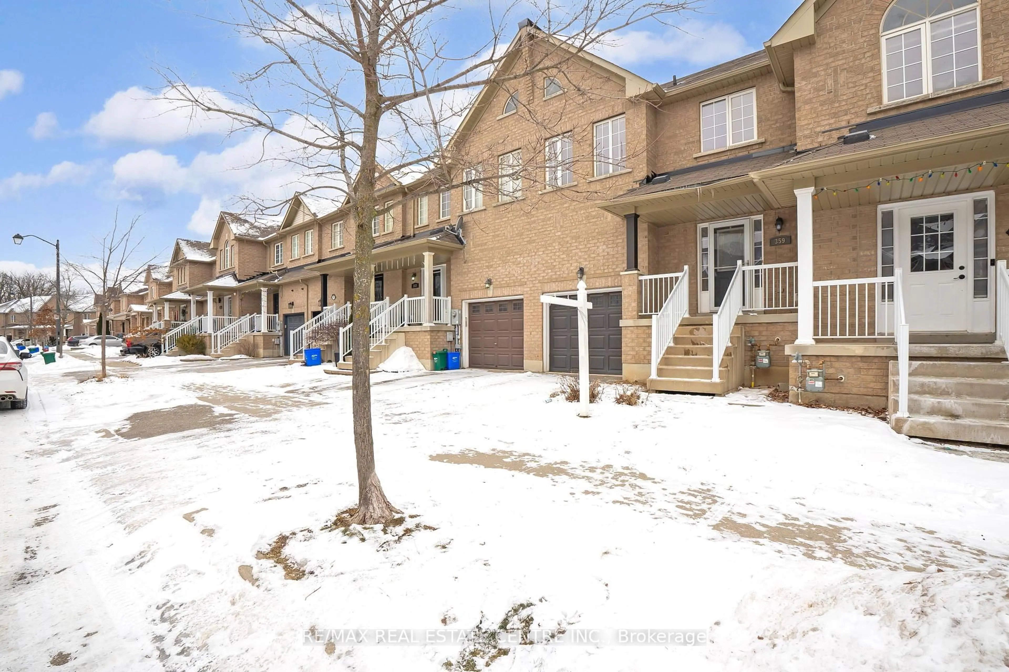 A pic from outside/outdoor area/front of a property/back of a property/a pic from drone, street for 359 Bussel Cres, Milton Ontario L9T 0W6