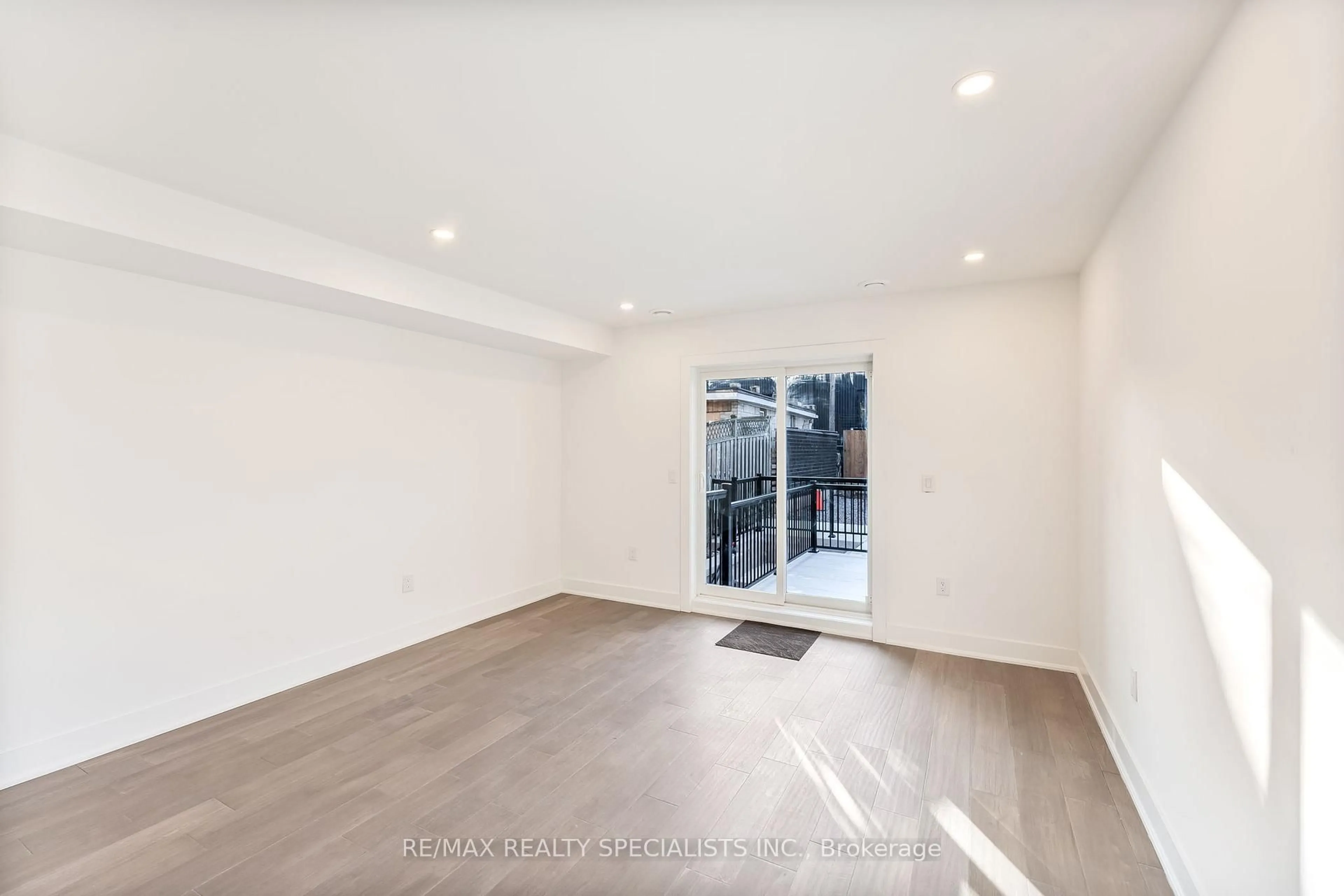 A pic of a room for 1640 Dufferin St, Toronto Ontario M6H 3L8