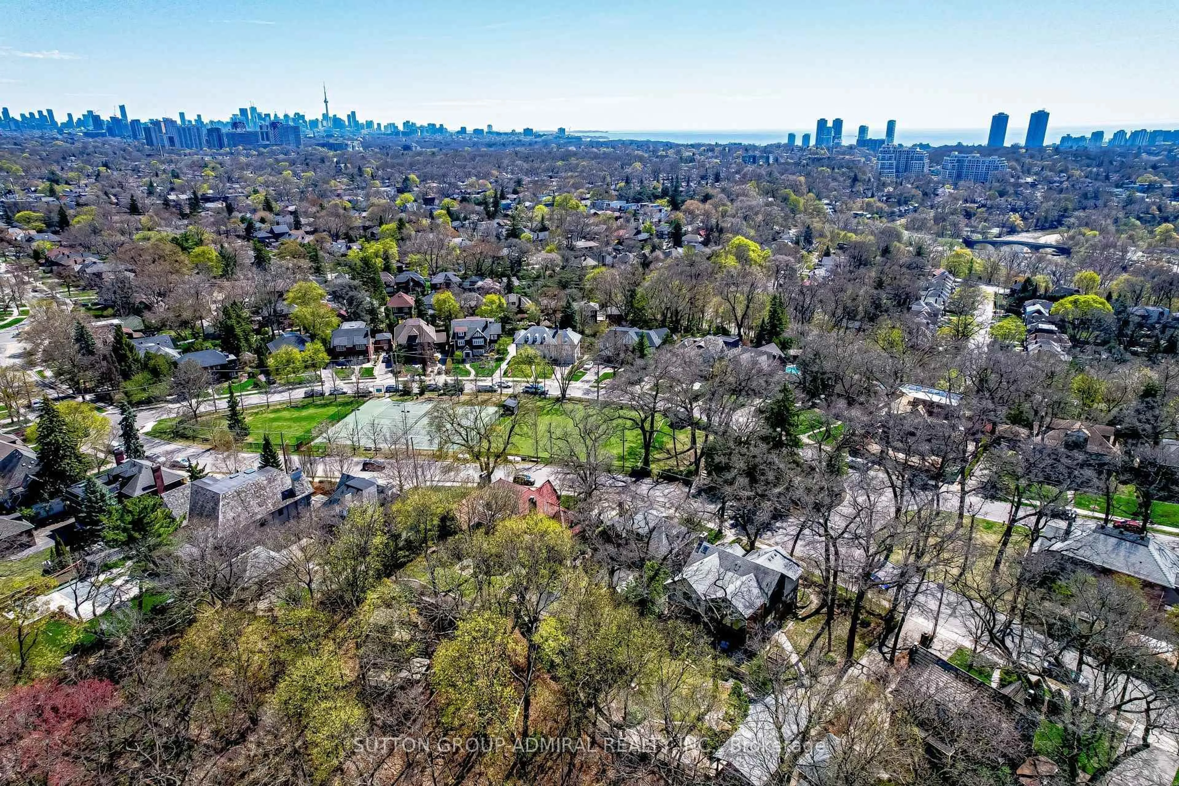 A pic from outside/outdoor area/front of a property/back of a property/a pic from drone, city buildings view from balcony for 72 Baby Point Rd, Toronto Ontario M6S 2G3