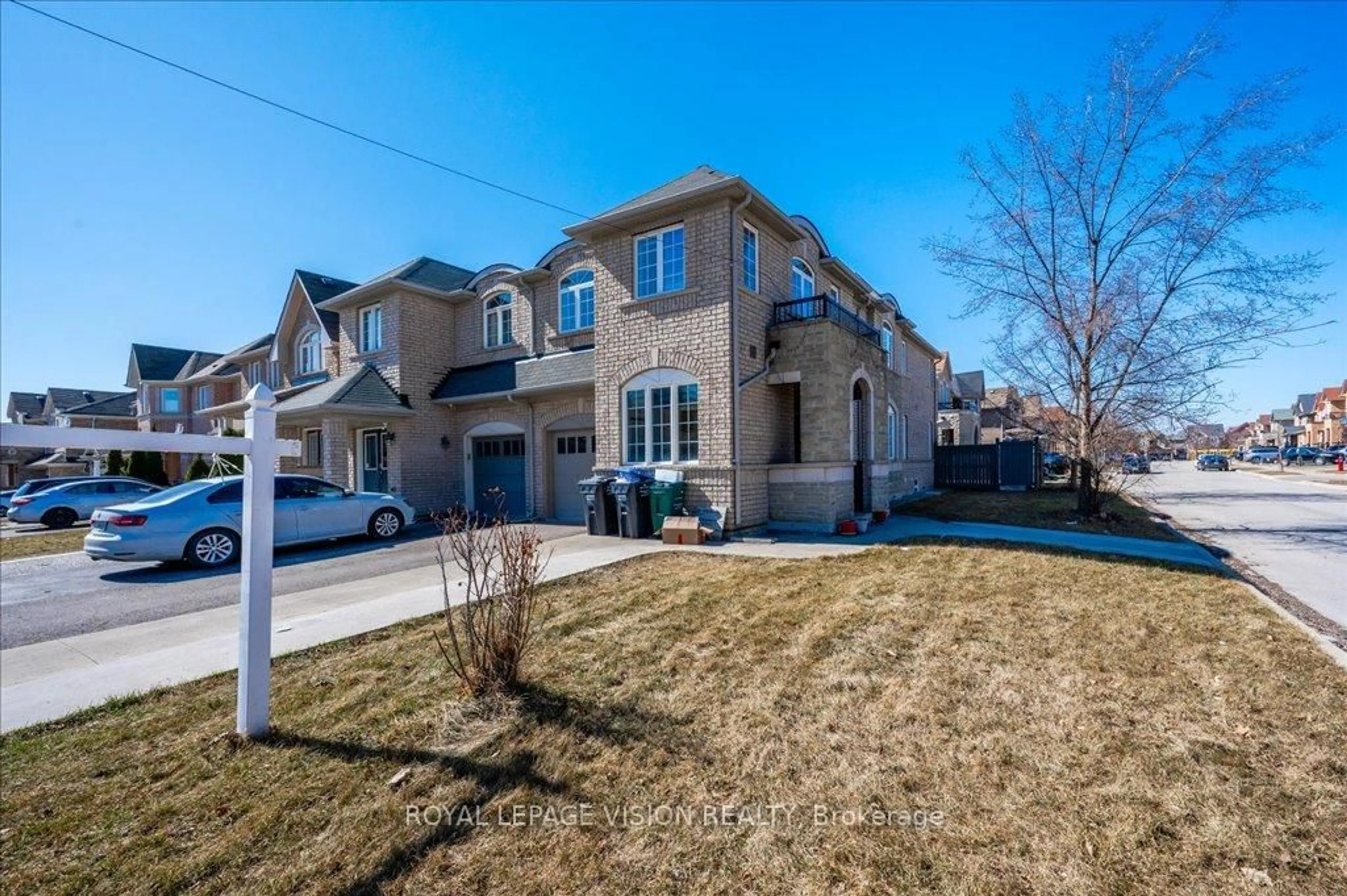 Home with brick exterior material, street for 32 Drexel Rd, Brampton Ontario L6P 3S1