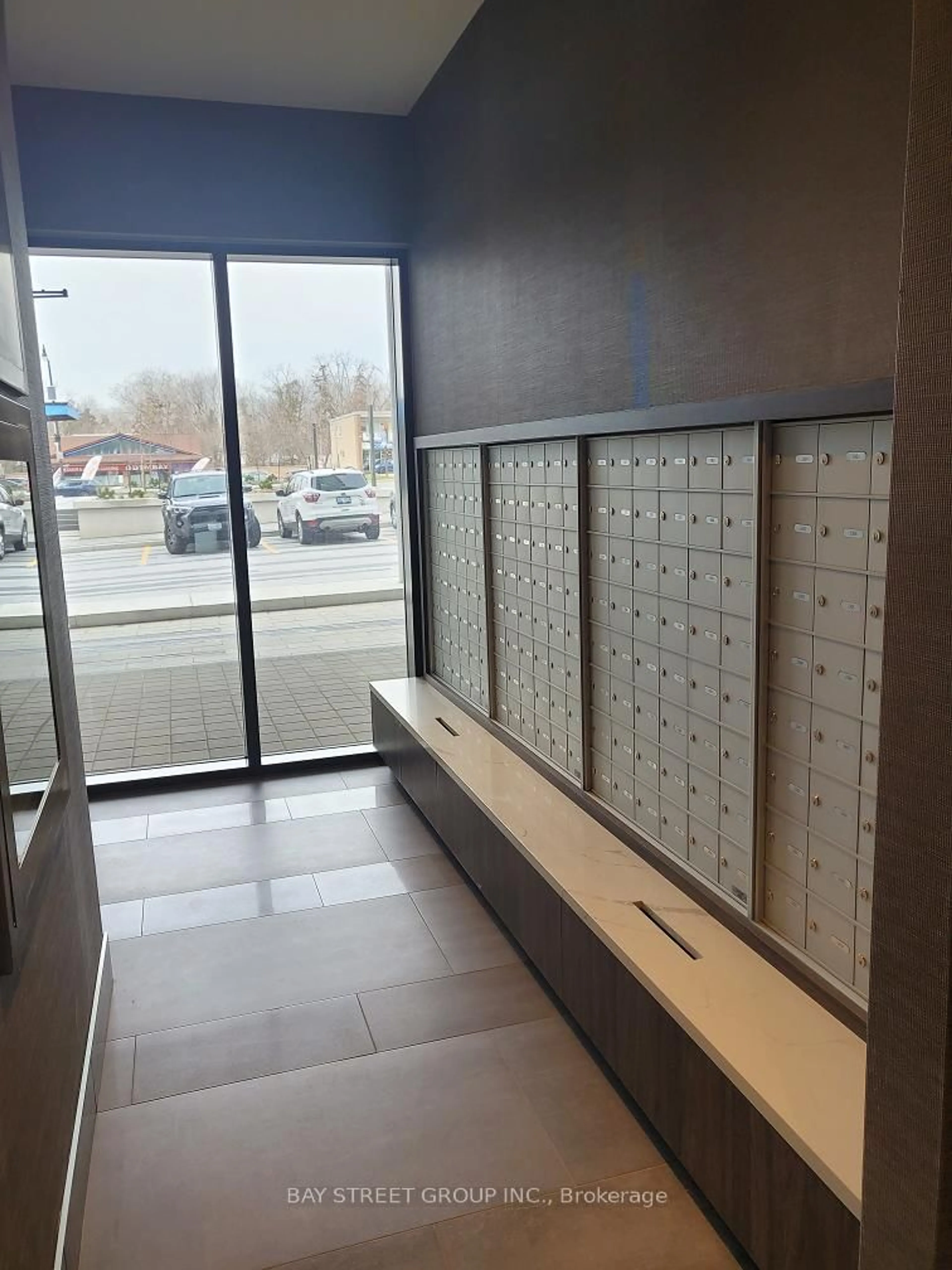 Indoor foyer for 15 Lynch St #1006, Brampton Ontario L6W 0C7