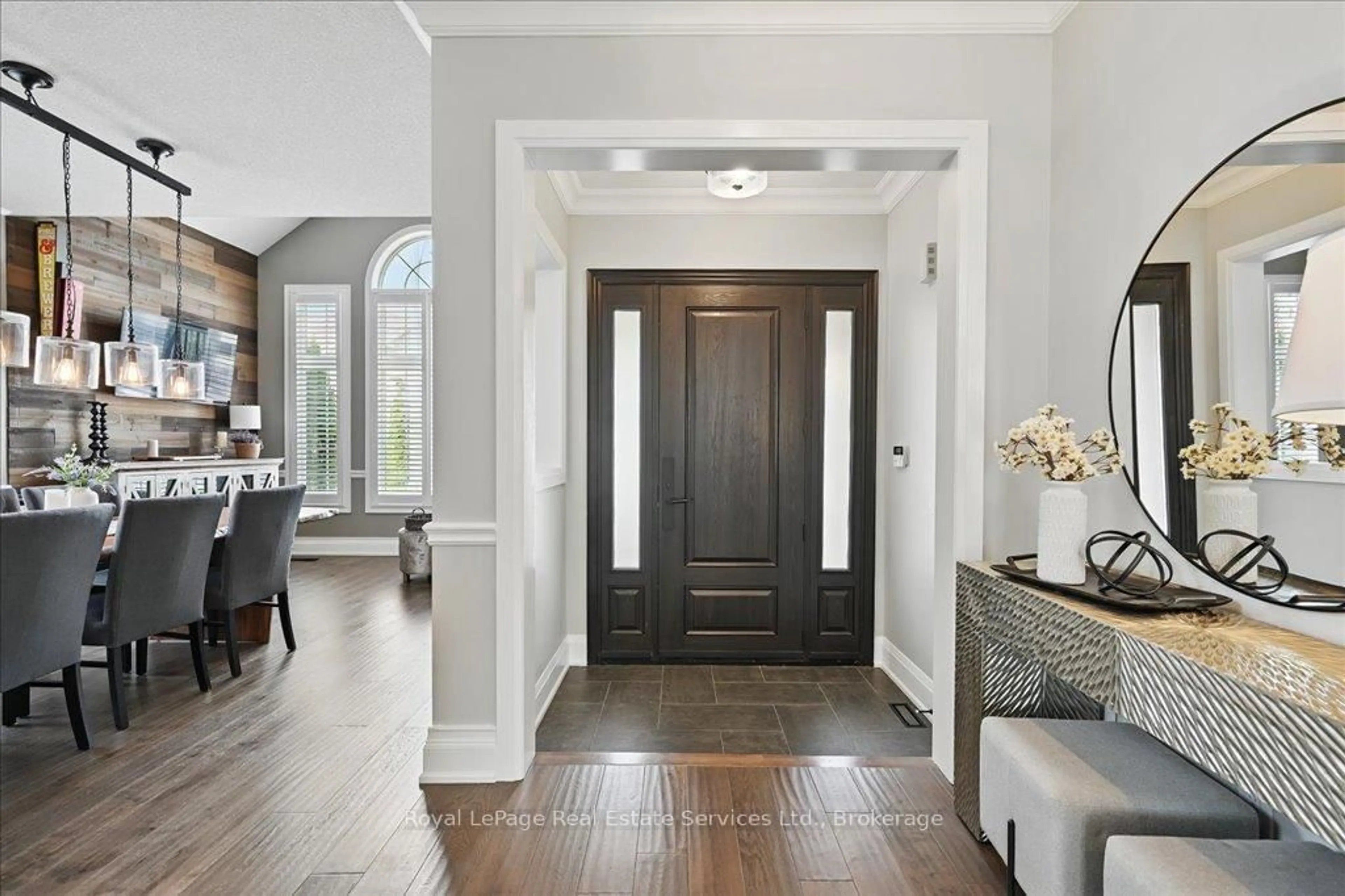Indoor entryway for 2144 Blackforest Cres, Oakville Ontario L6M 4T7