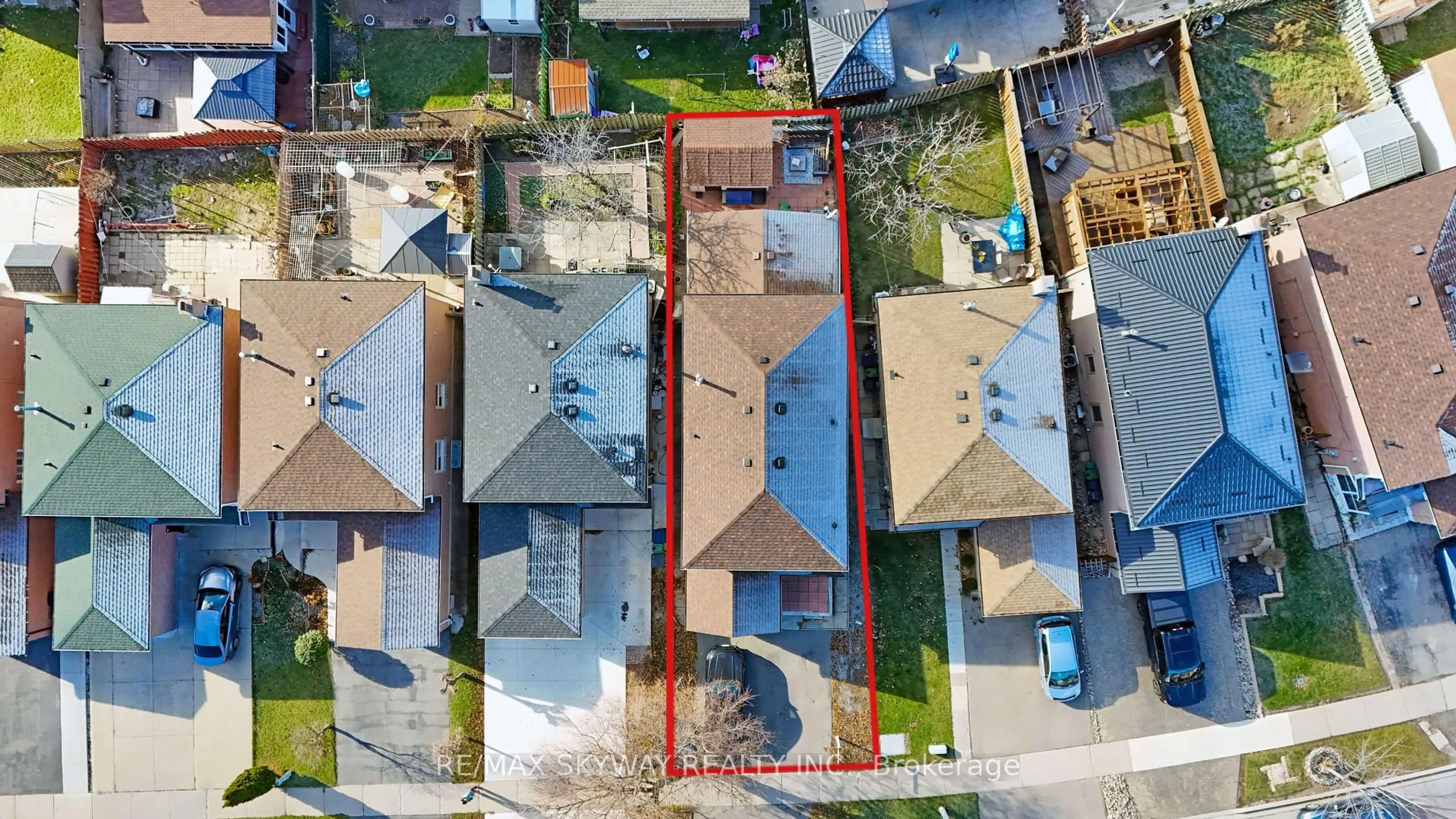 A pic from outside/outdoor area/front of a property/back of a property/a pic from drone, street for 10 Provence Tr, Toronto Ontario M9V 5B7
