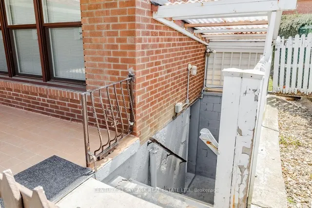 Additional property image - 174 Silverstone Dr