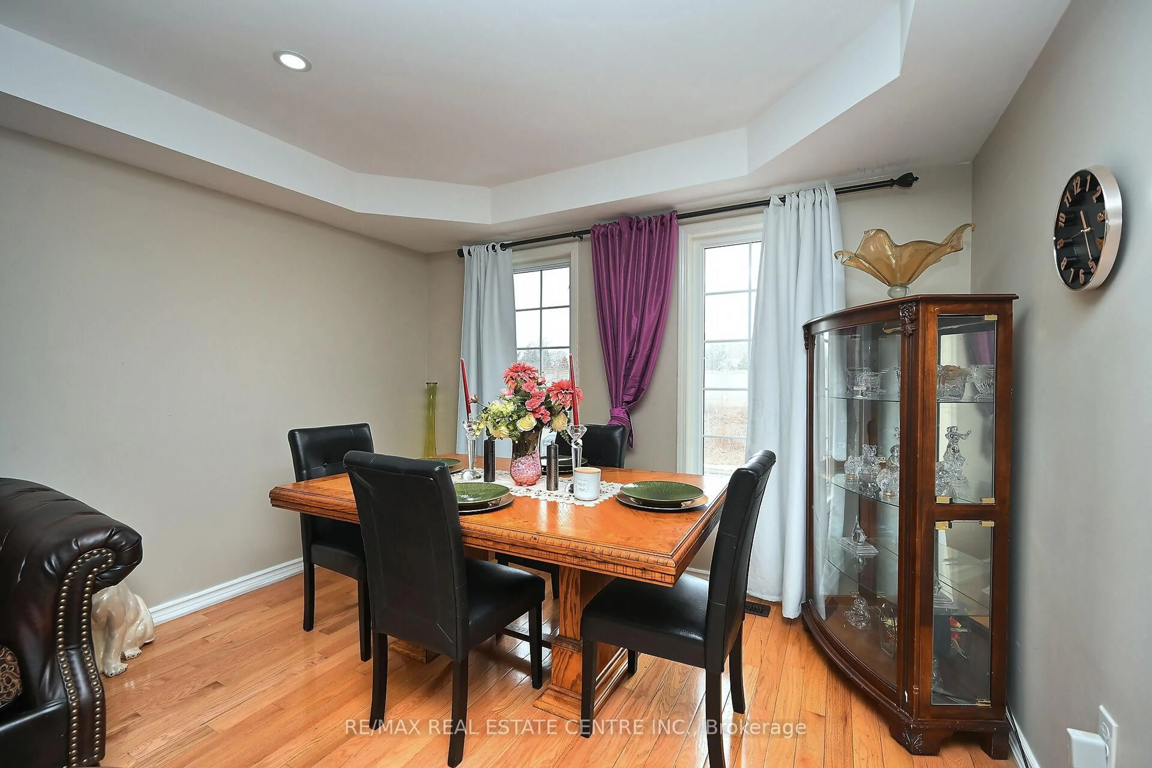 Dining room, wood/laminate floor for 39 Decker Hollow Circ, Brampton Ontario L6X 0K9
