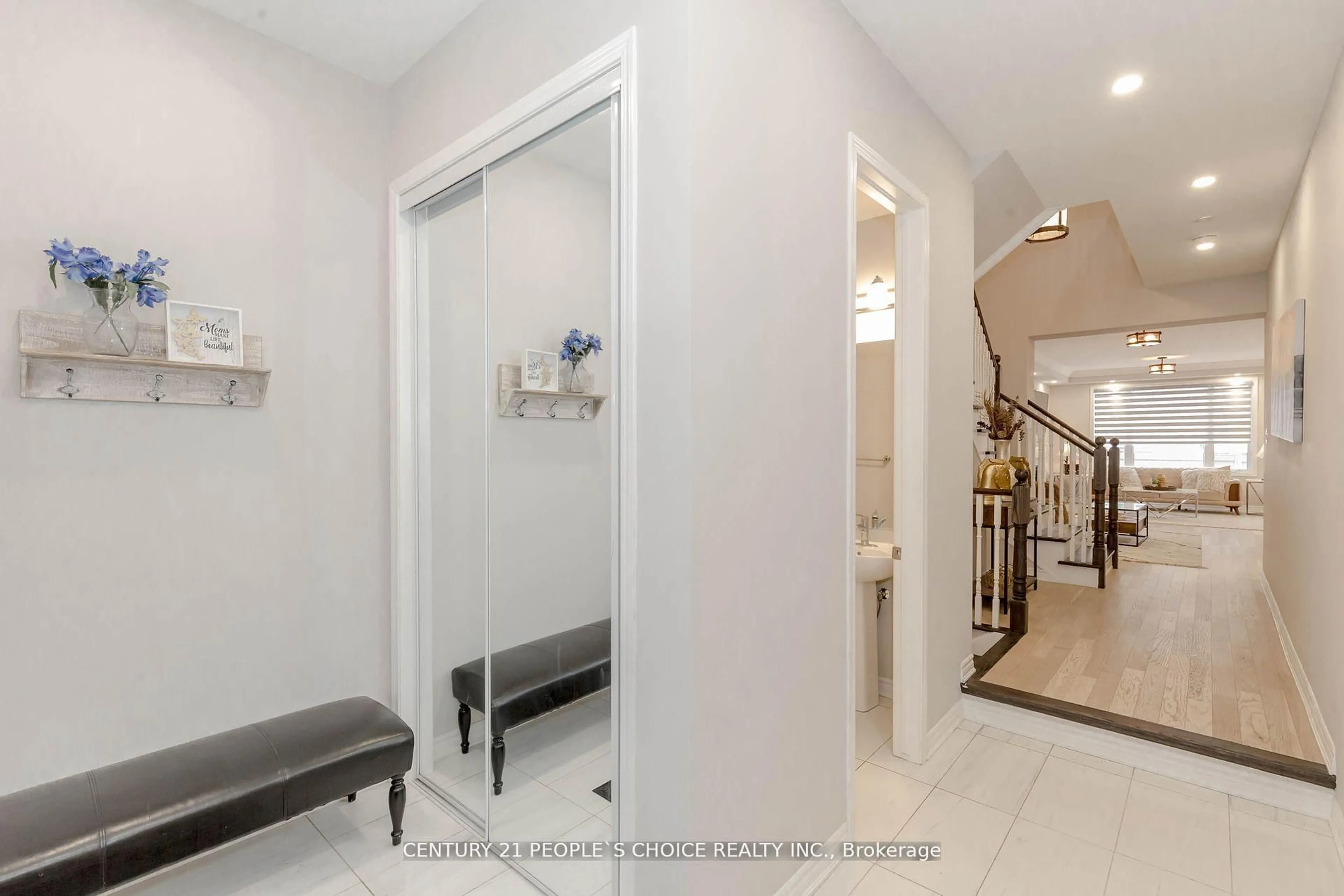 Indoor entryway for 461 Boyd Lane, Milton Ontario L9T 2X5