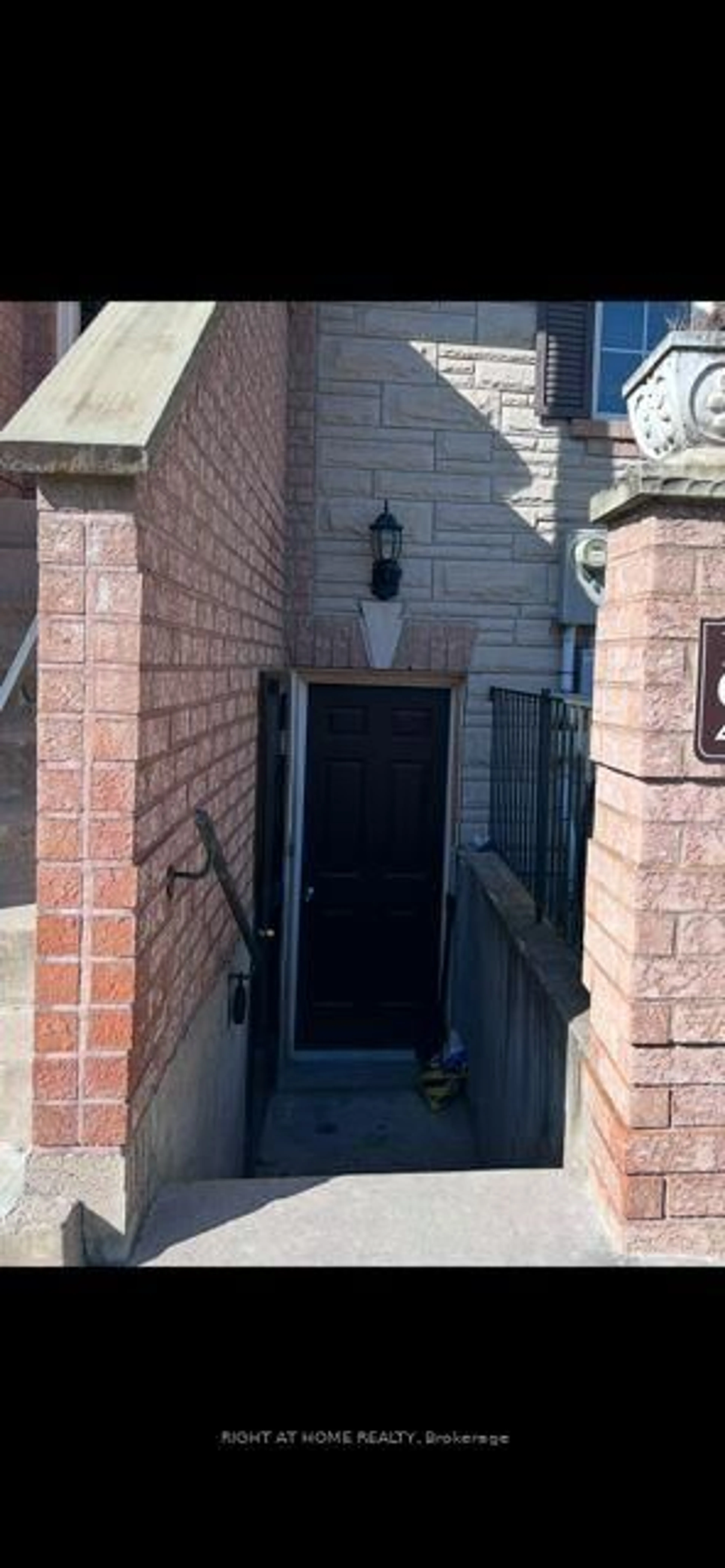 Indoor foyer for 54 Sidney Belsey Cres #104, Toronto Ontario M6M 5J1