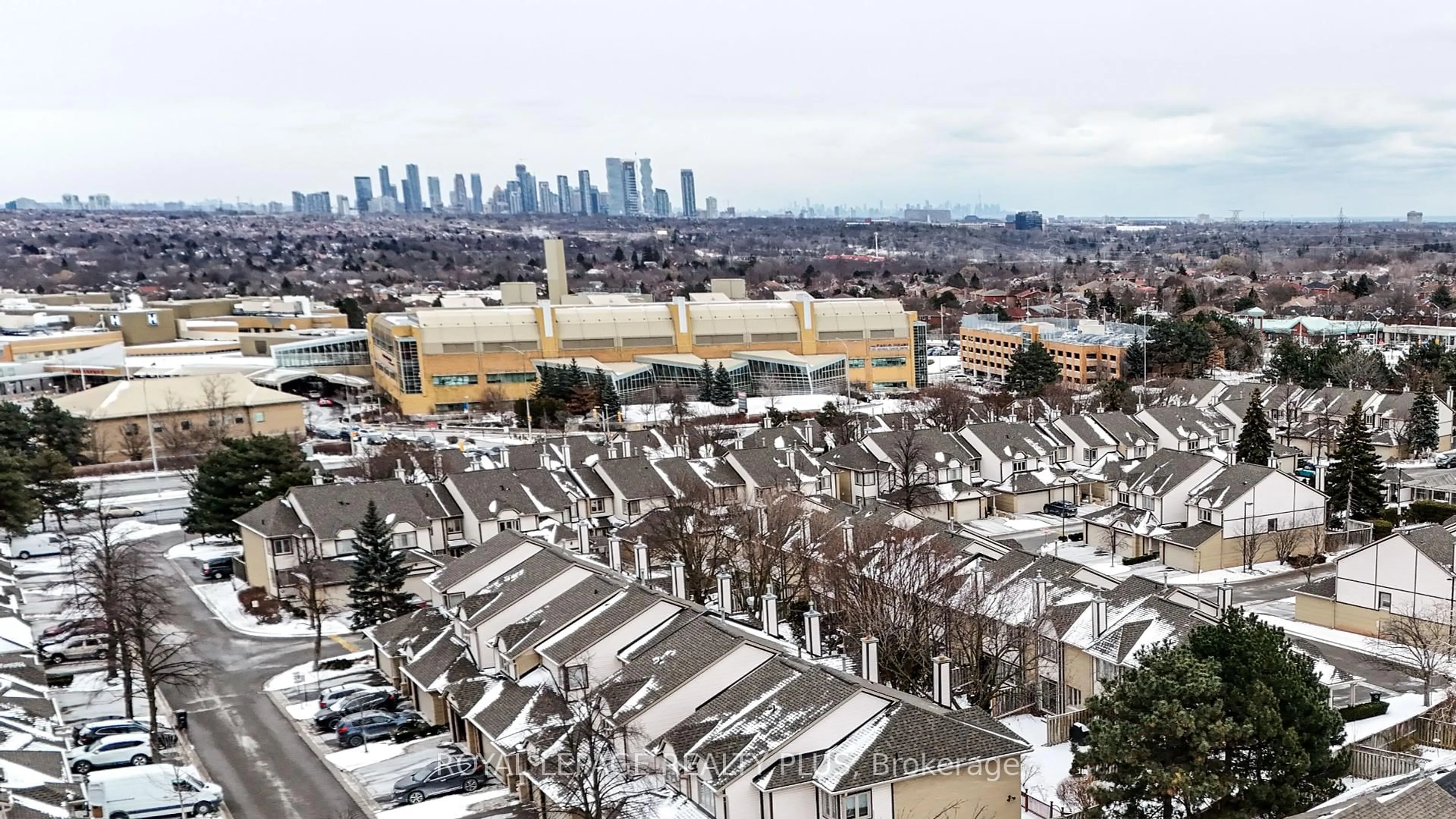 A pic from outside/outdoor area/front of a property/back of a property/a pic from drone, city buildings view from balcony for 2560 Eglinton Ave #Th-105, Mississauga Ontario L5M 0Y3