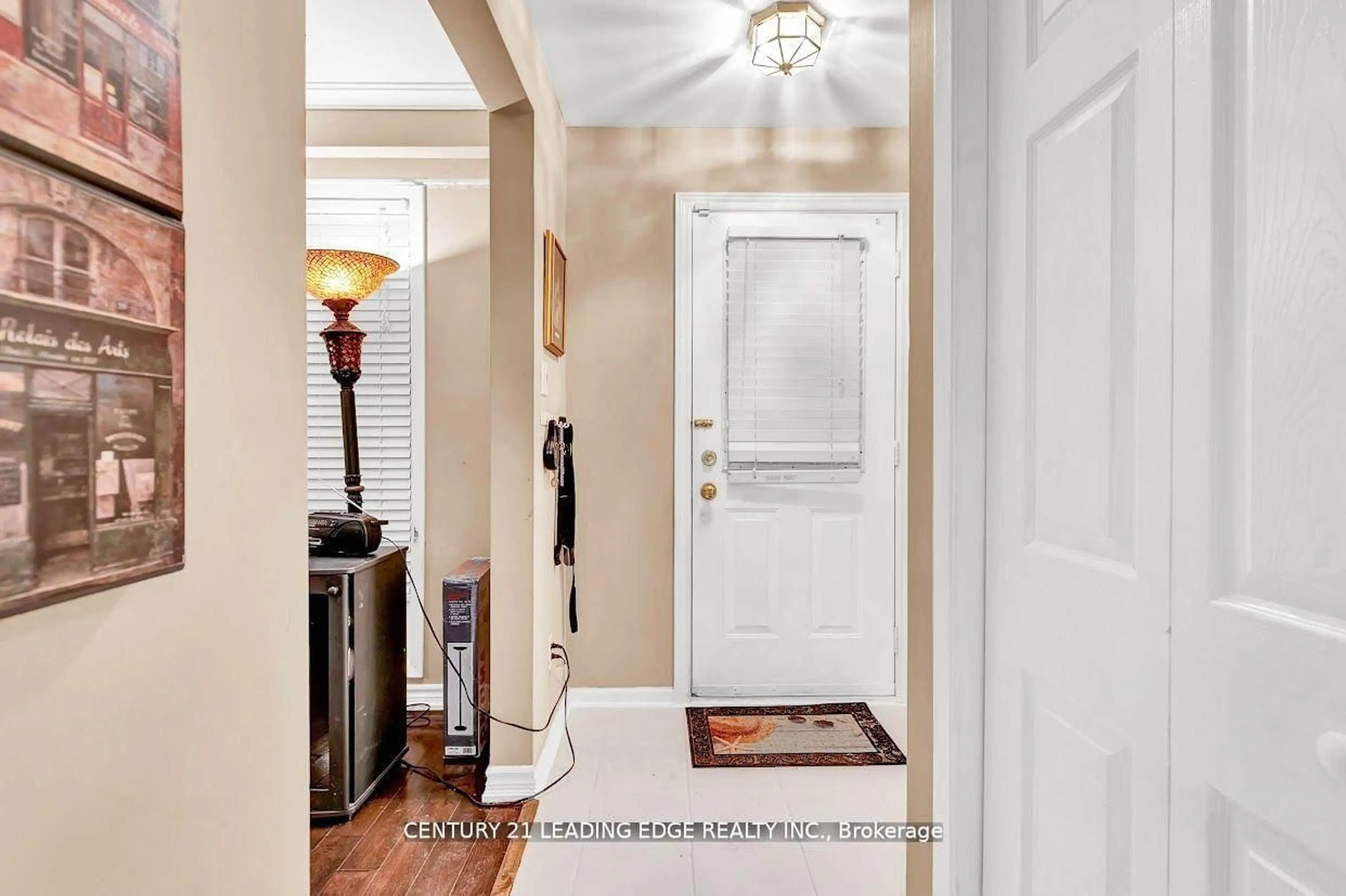 Indoor entryway for 2145 Sandringham Dr, Burlington Ontario L7P 1T8