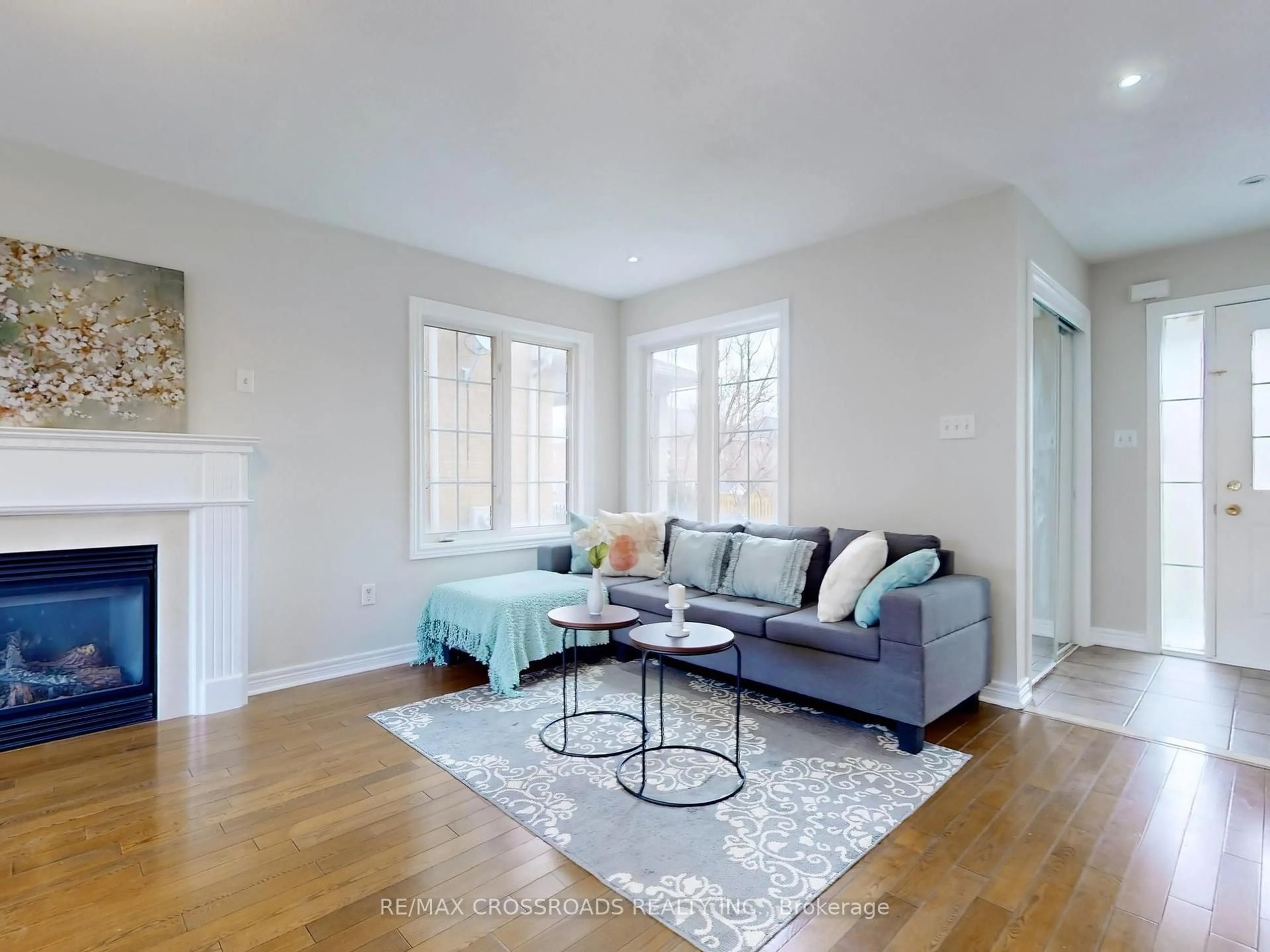 Living room with furniture, unknown for 1311 Weller Cross, Milton Ontario L9T 6K4