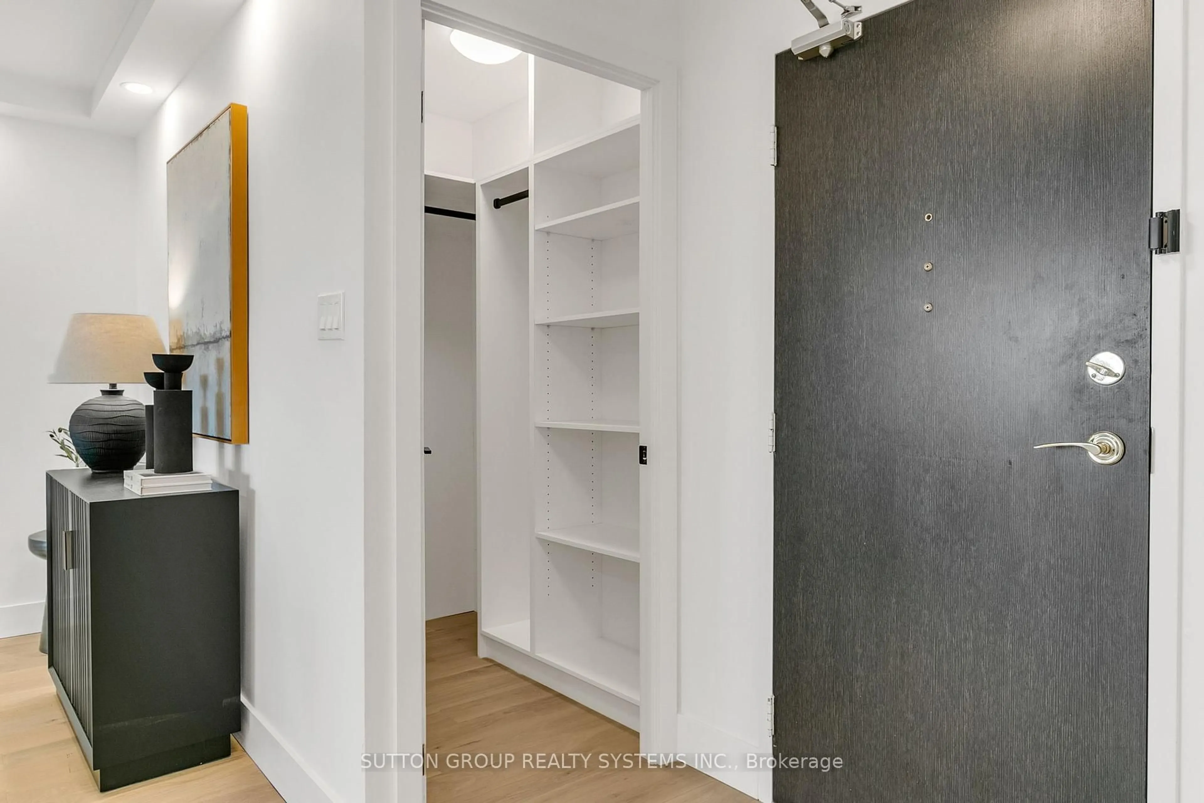 Unknown for 820 Burnhamthorpe Rd #808, Toronto Ontario M9C 4W2
