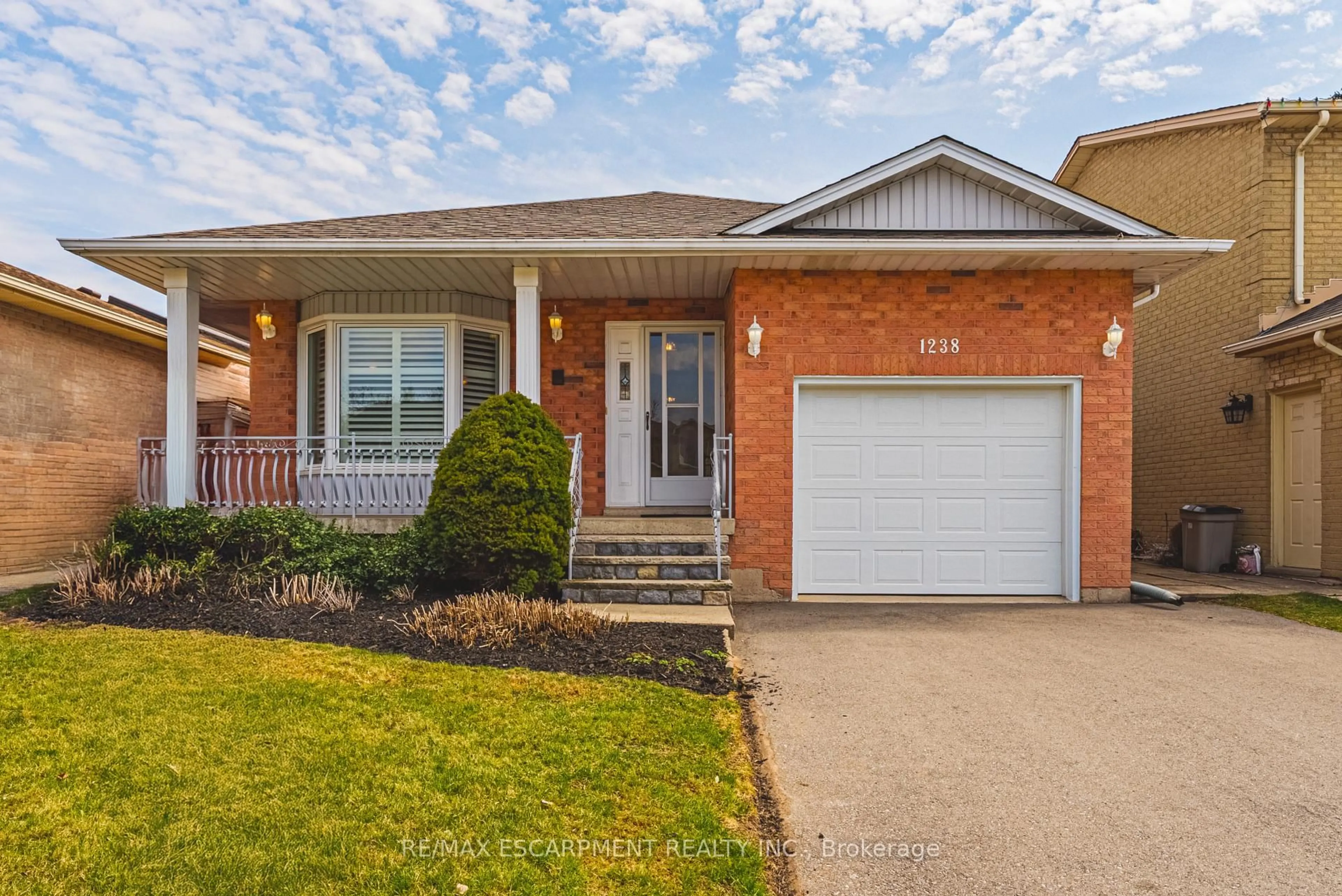Home with brick exterior material, street for 1238 Thorpe Rd, Burlington Ontario L7S 2C9