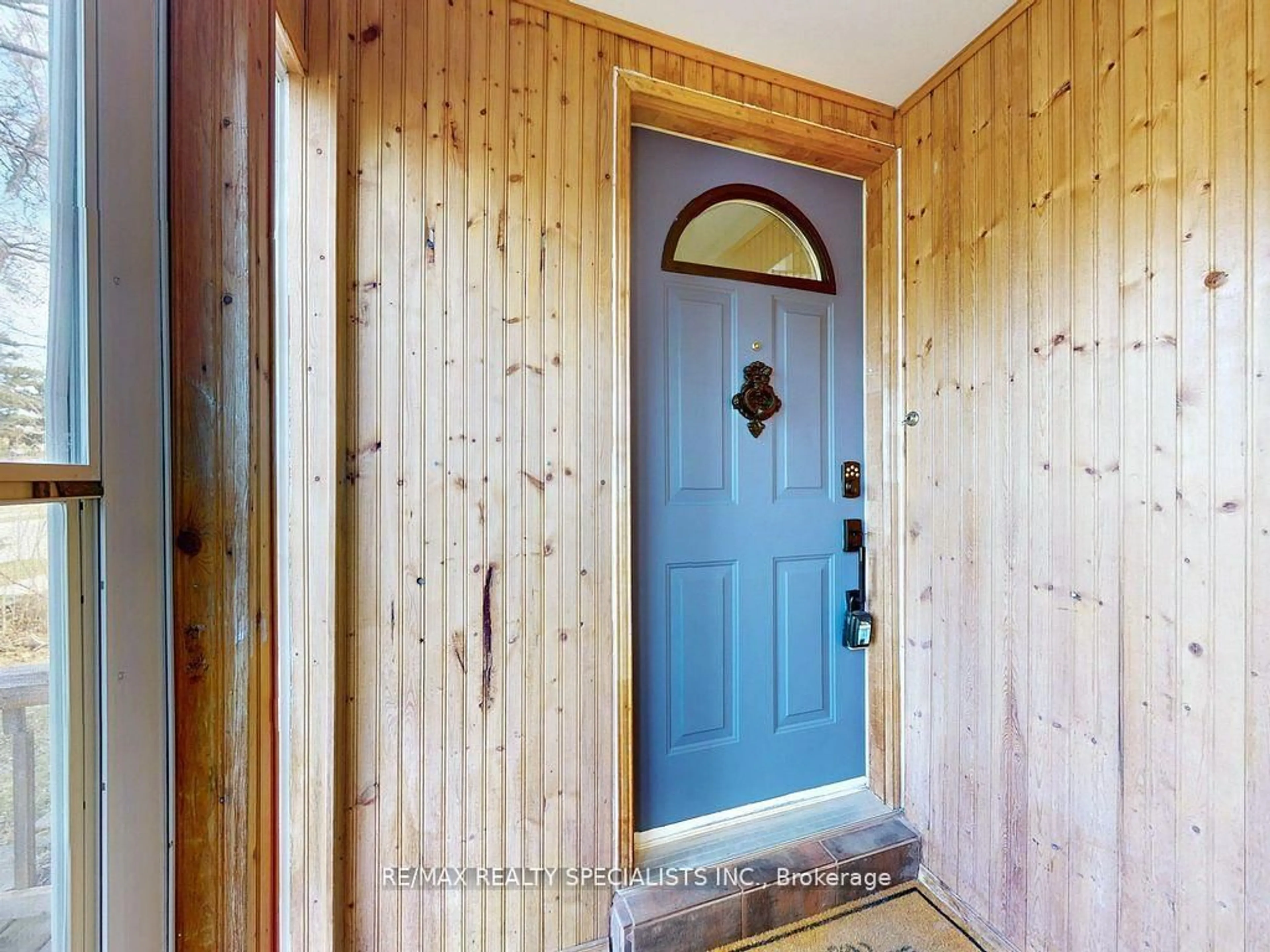 Indoor entryway for 34 Madoc Dr, Brampton Ontario L6V 1Z9