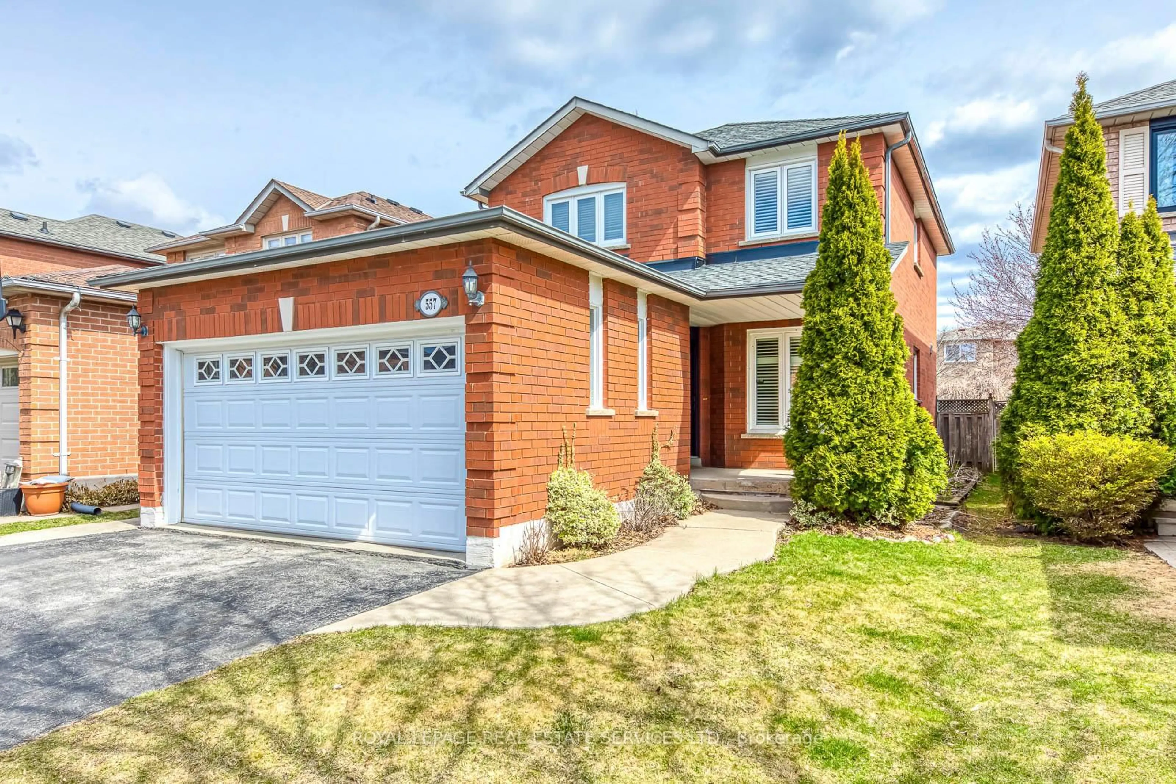 Home with brick exterior material, street for 557 FOTHERGILL Blvd, Burlington Ontario L7L 6E1