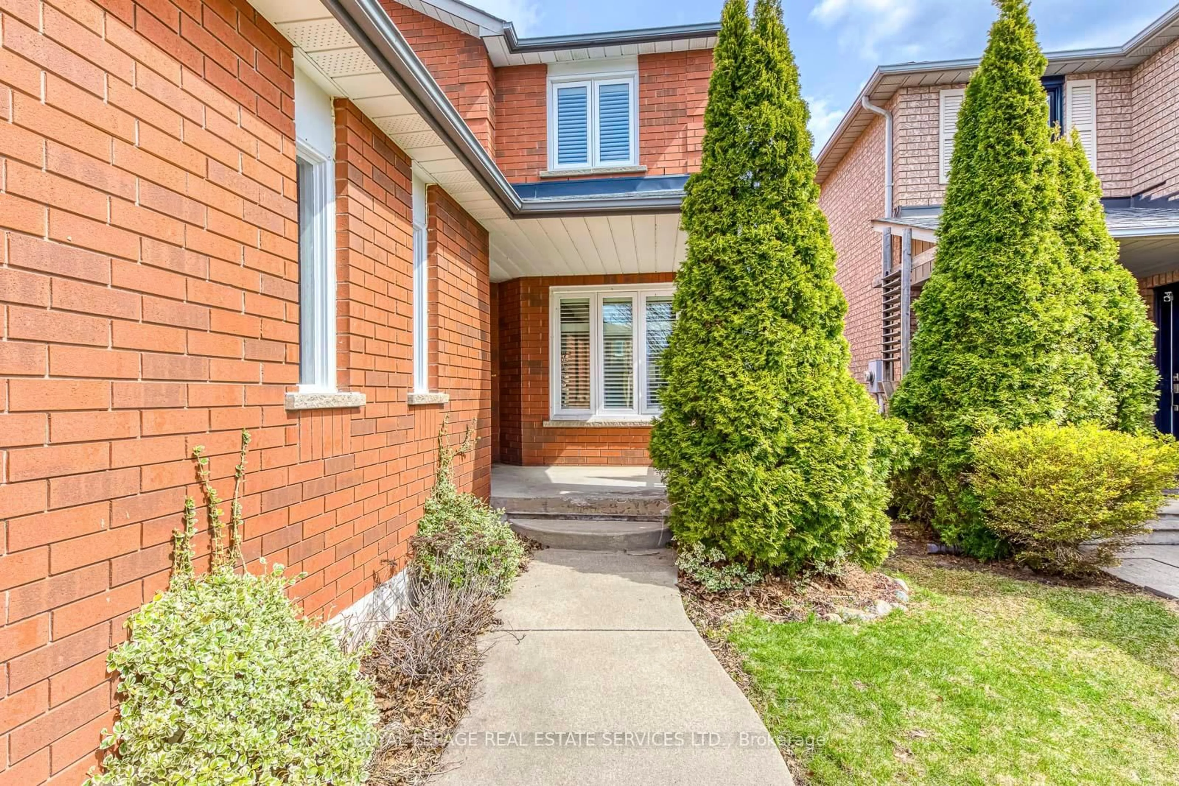Home with brick exterior material, street for 557 FOTHERGILL Blvd, Burlington Ontario L7L 6E1