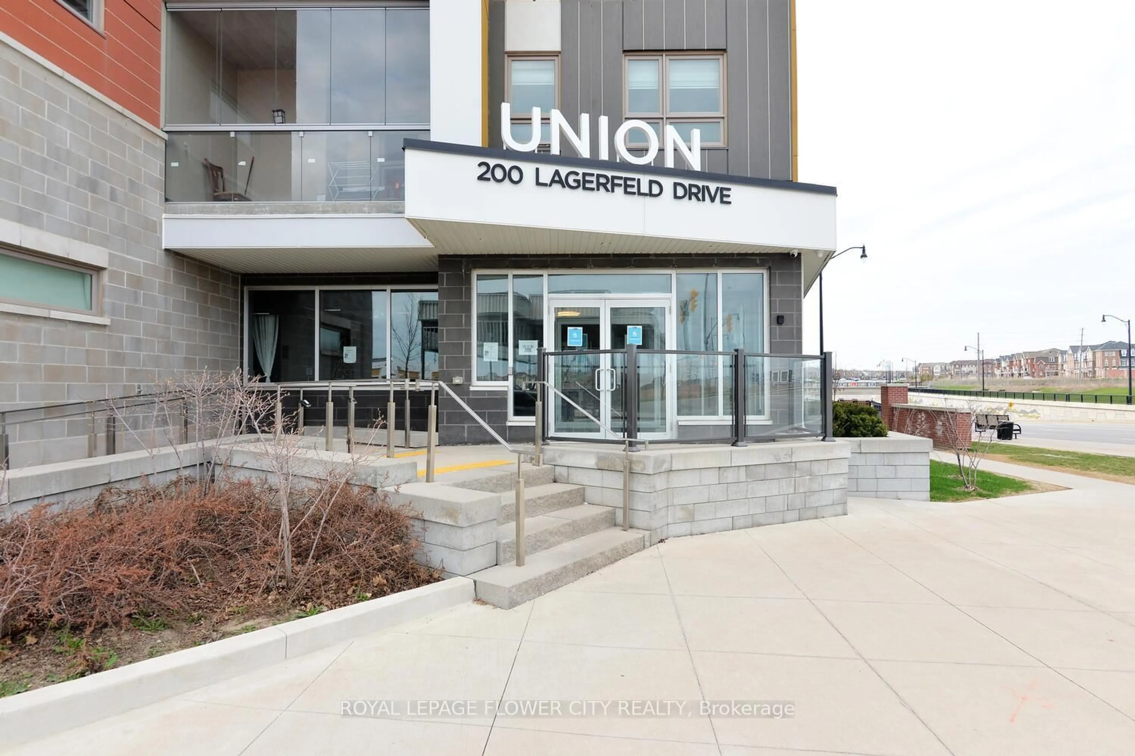Indoor foyer for 200 Lagerfeld Dr #307, Brampton Ontario L7A 5G5