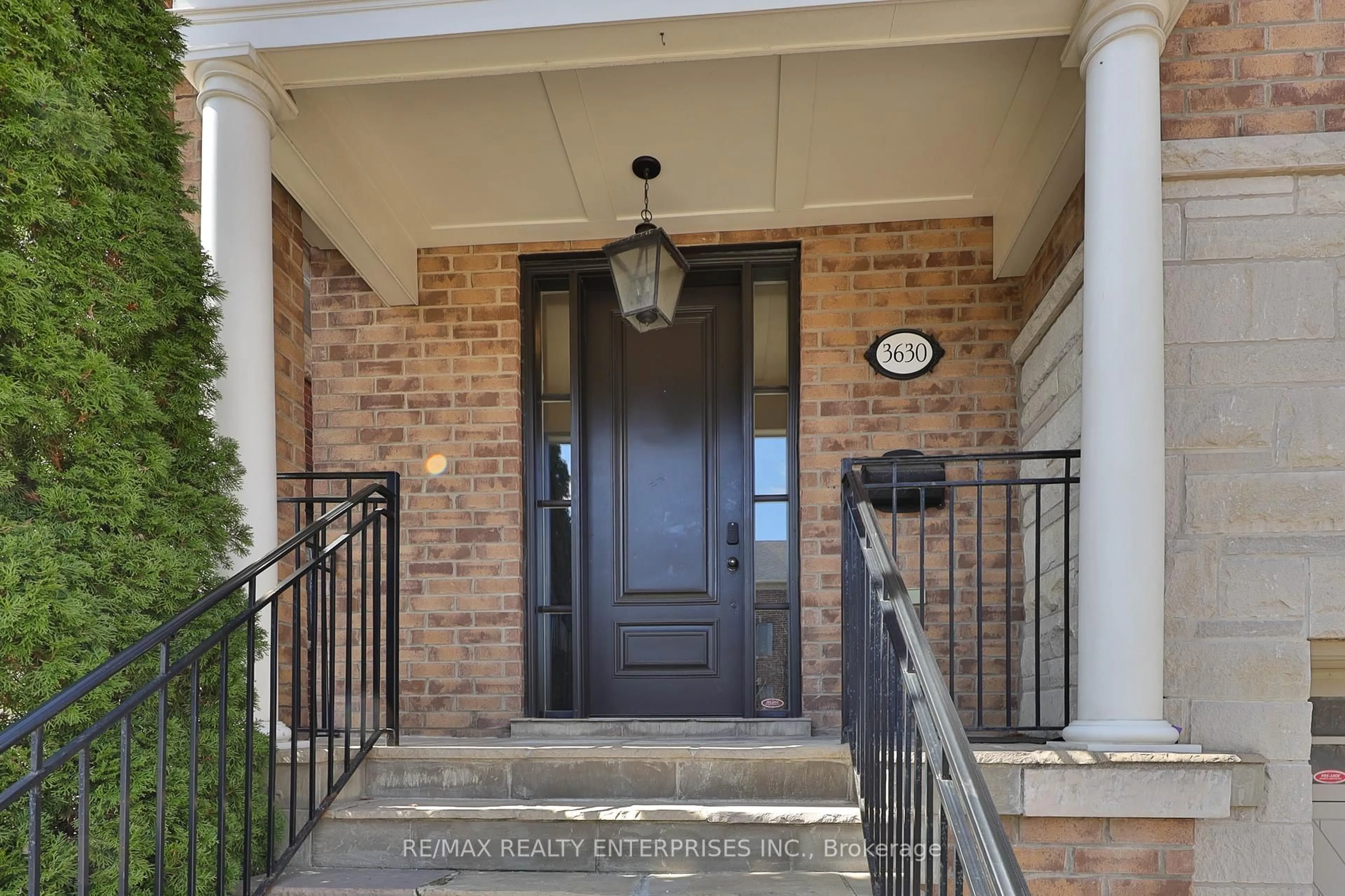 Indoor entryway for 3630 Silverplains Dr, Mississauga Ontario L4X 2P4