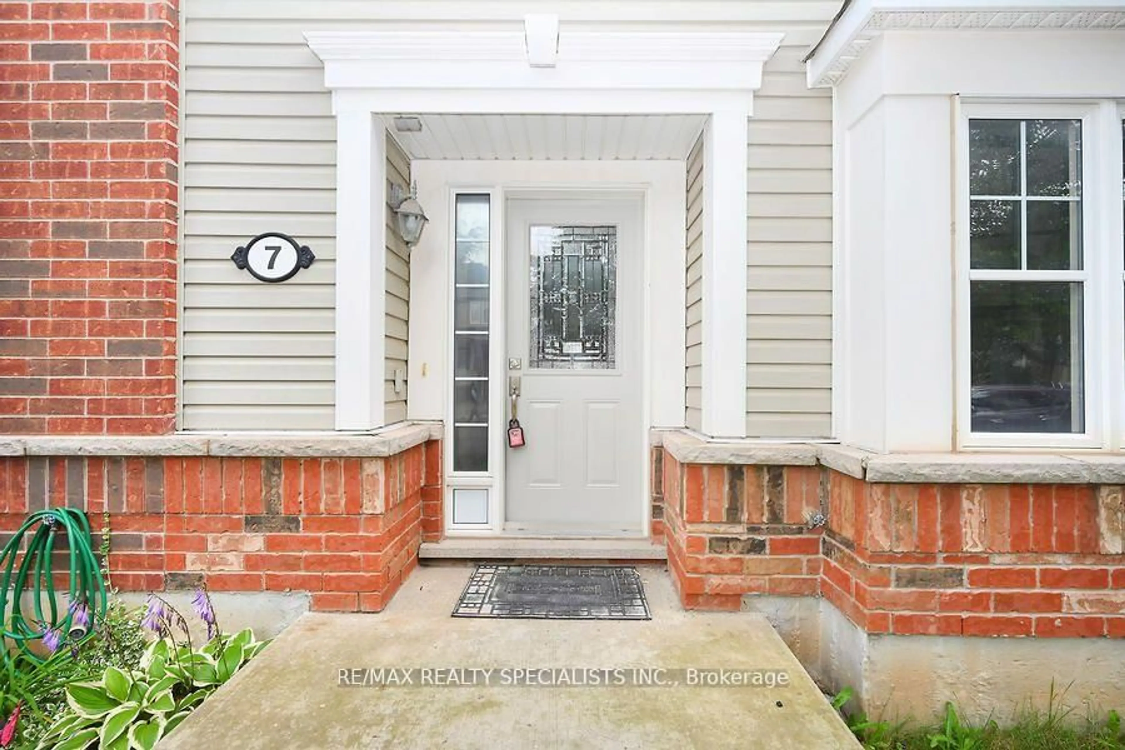 Indoor entryway for 7 Portsdown Rd, Brampton Ontario L7A 0R4