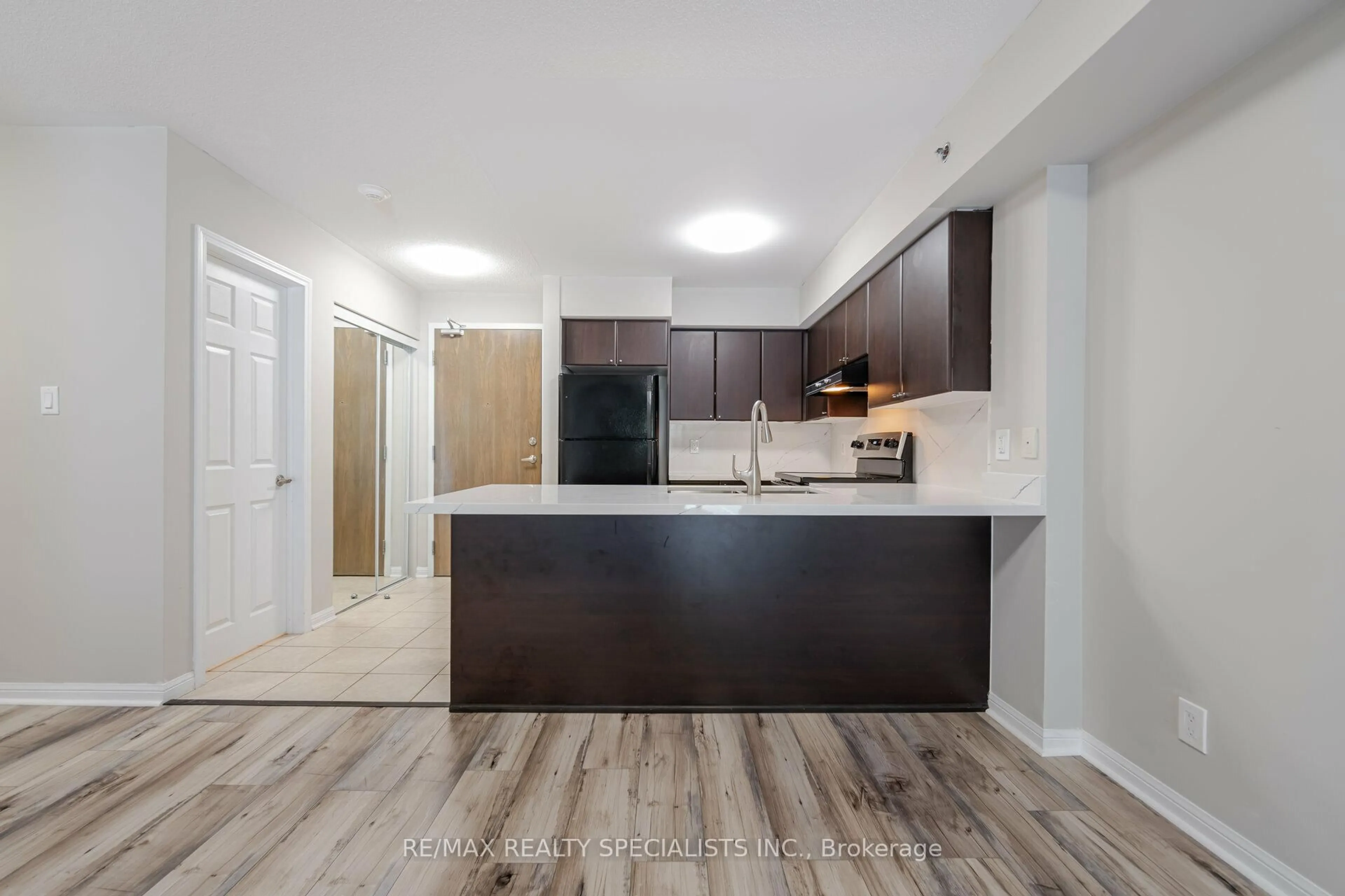 Open concept kitchen, unknown for 3070 Rotary Way #105, Burlington Ontario L7M 0H1