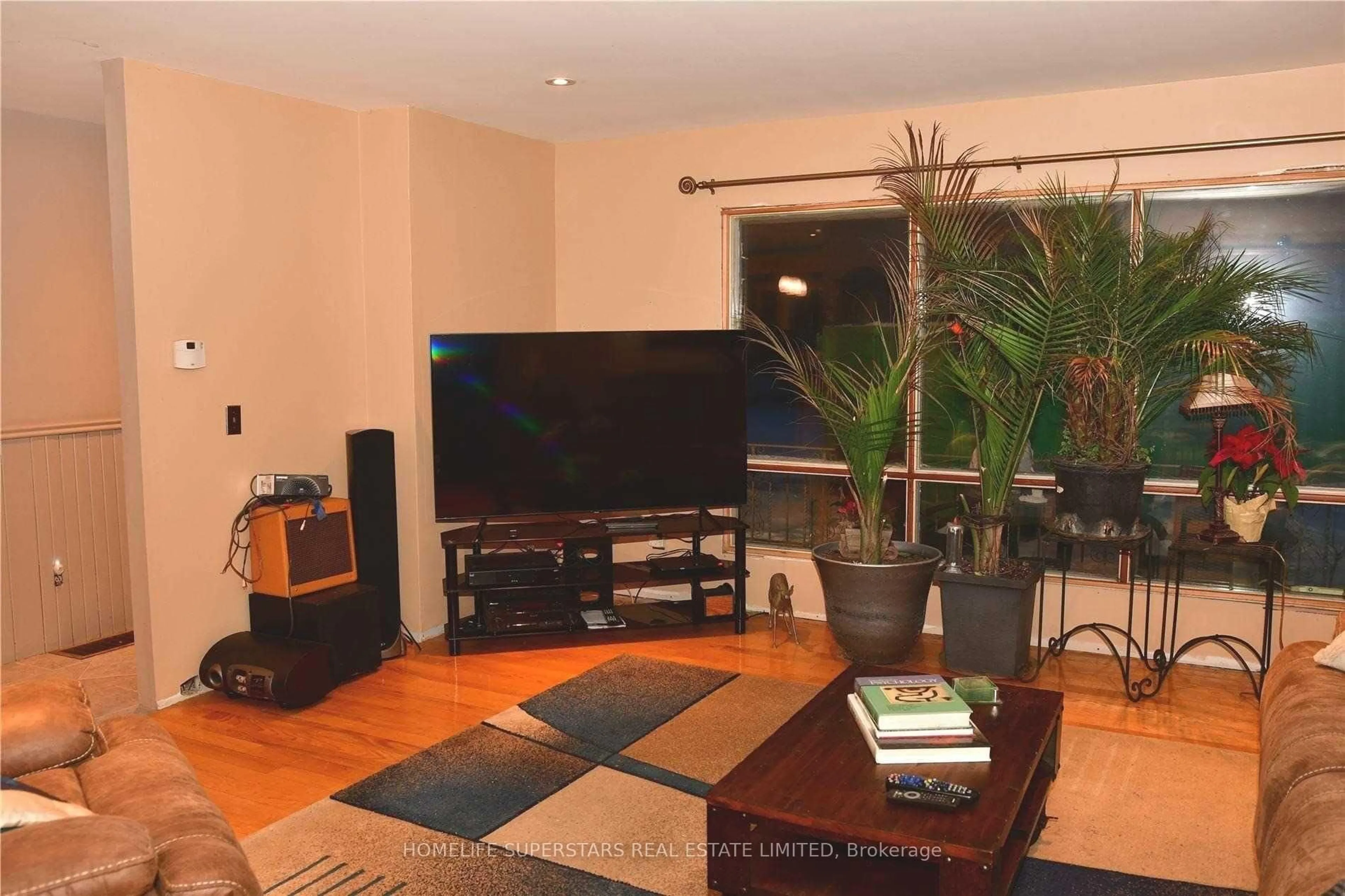 Home theater for 19 Larry St, Caledon Ontario L7C 1K6