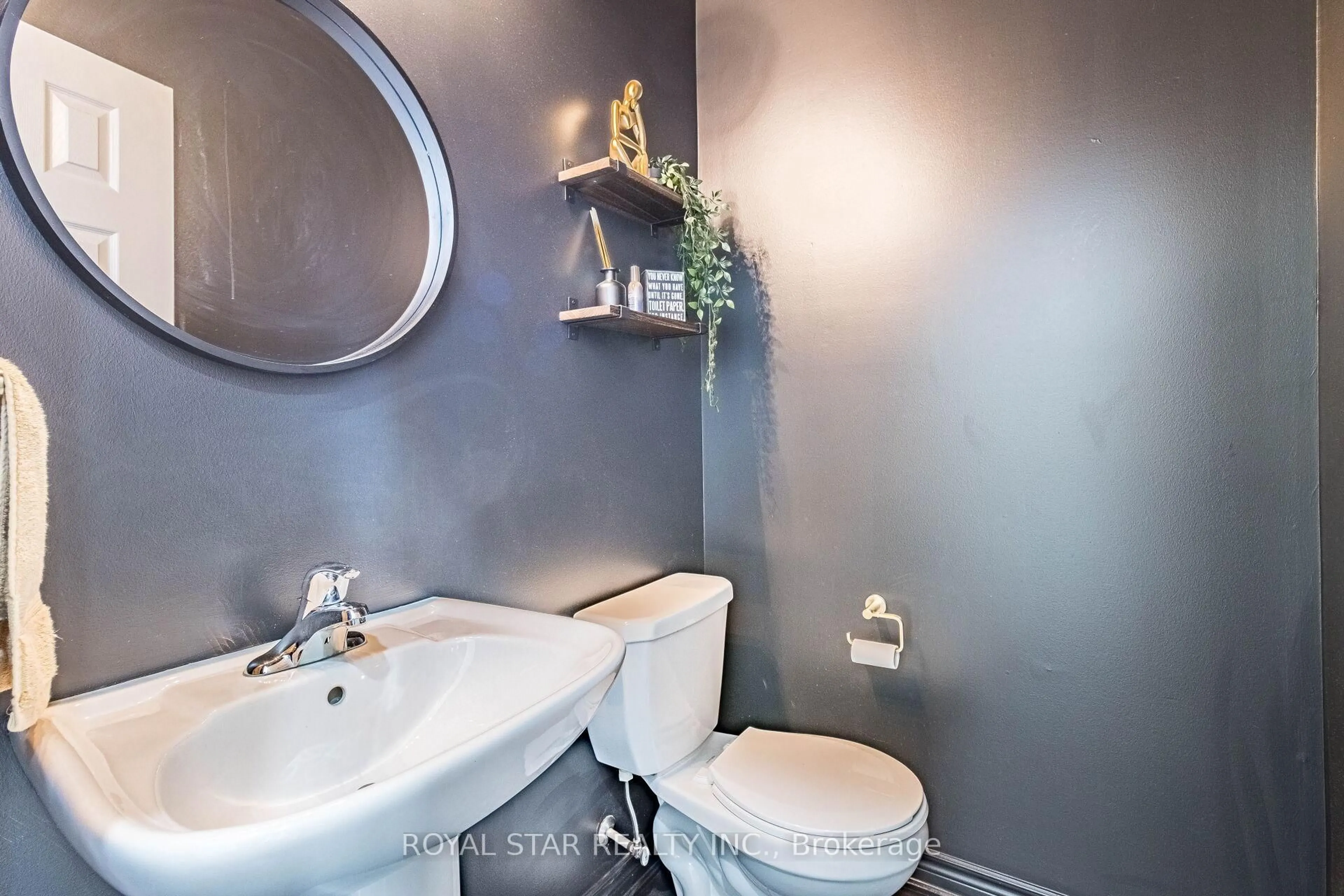 Contemporary bathroom, unknown for 71 Relton Circ, Brampton Ontario L6P 4A7