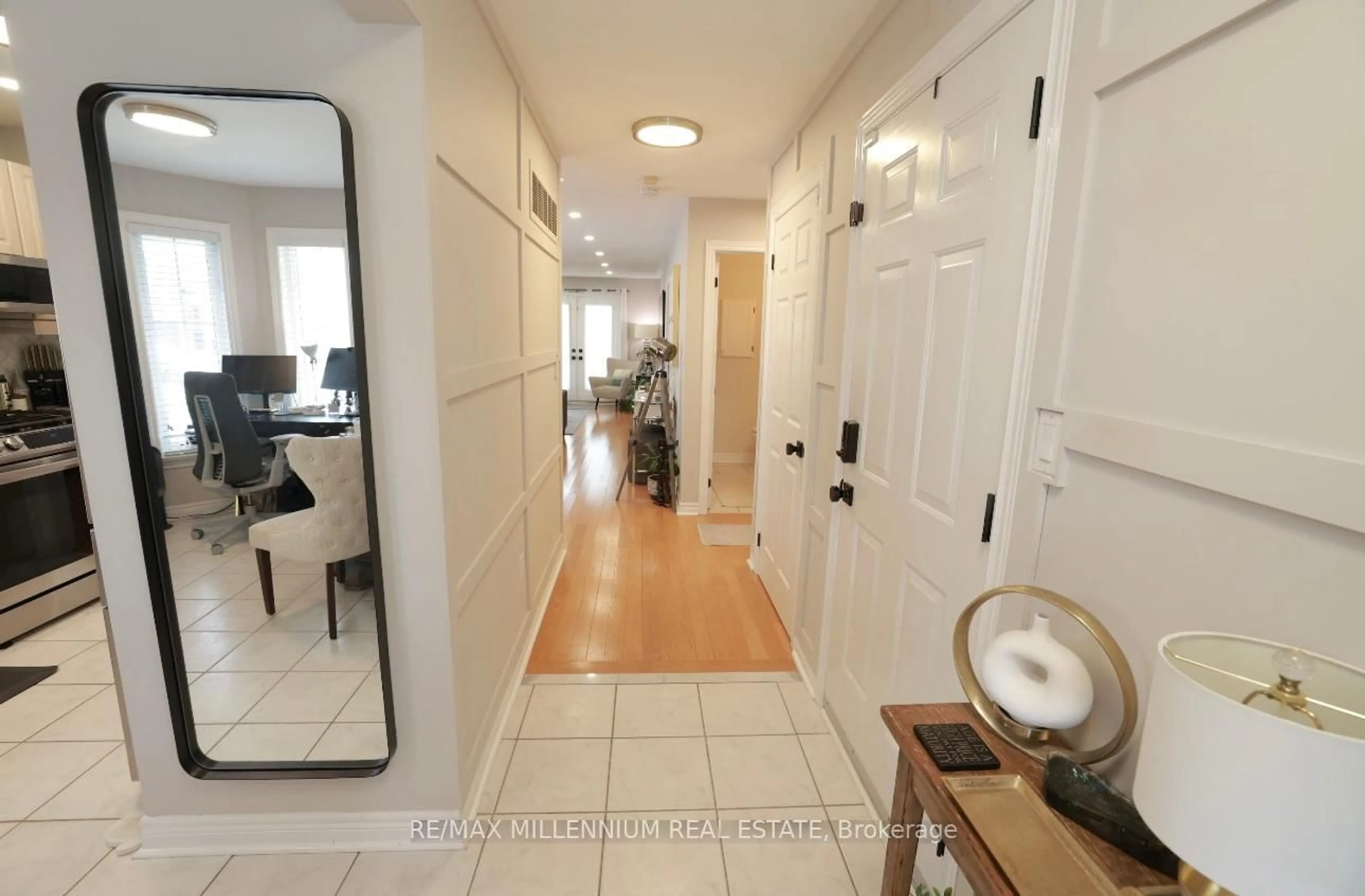 Indoor entryway for 695 Poplar Rd, Milton Ontario L9T 5W9