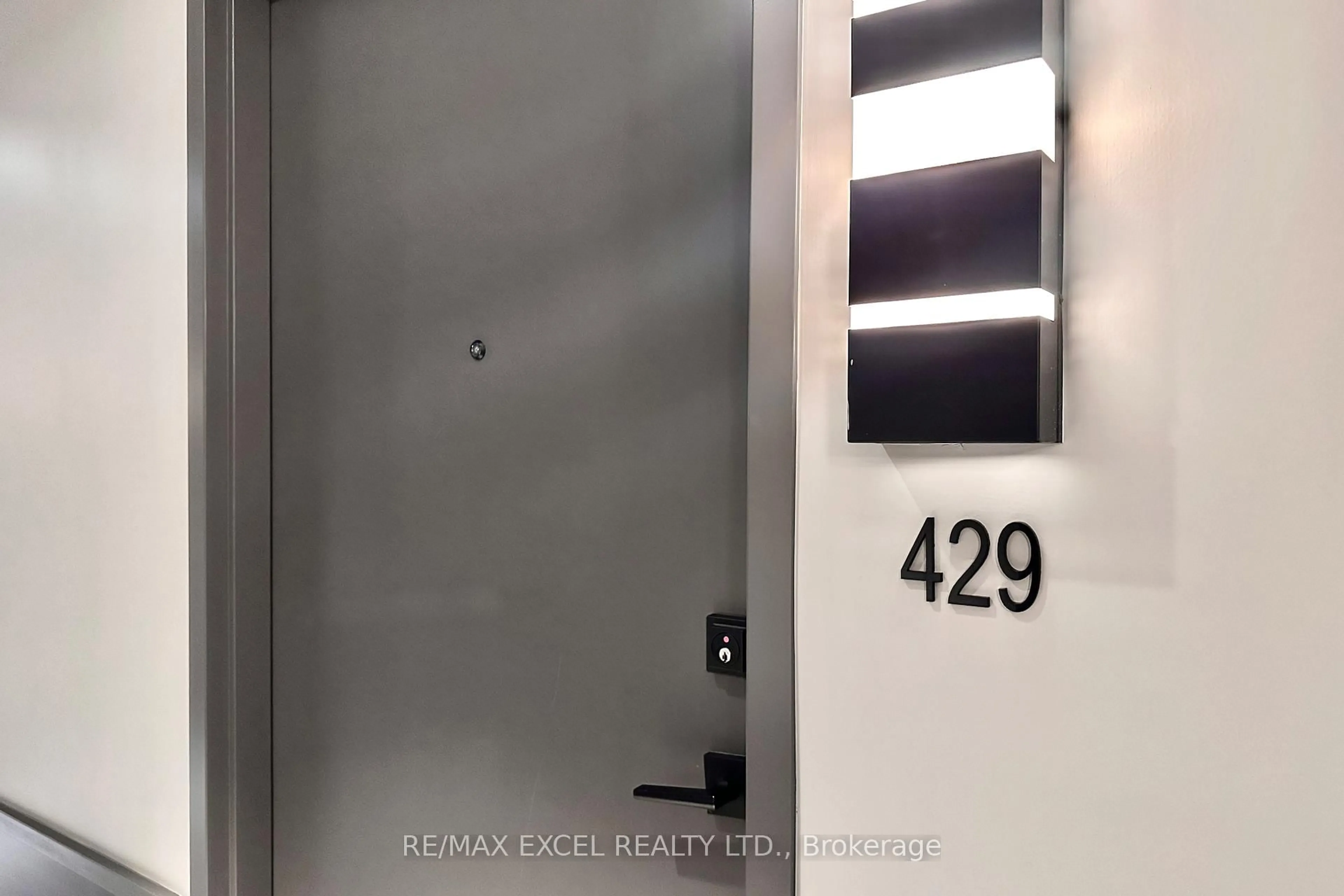 A pic of a room for 2485 Taunton Rd #429, Oakville Ontario L6H 3R9