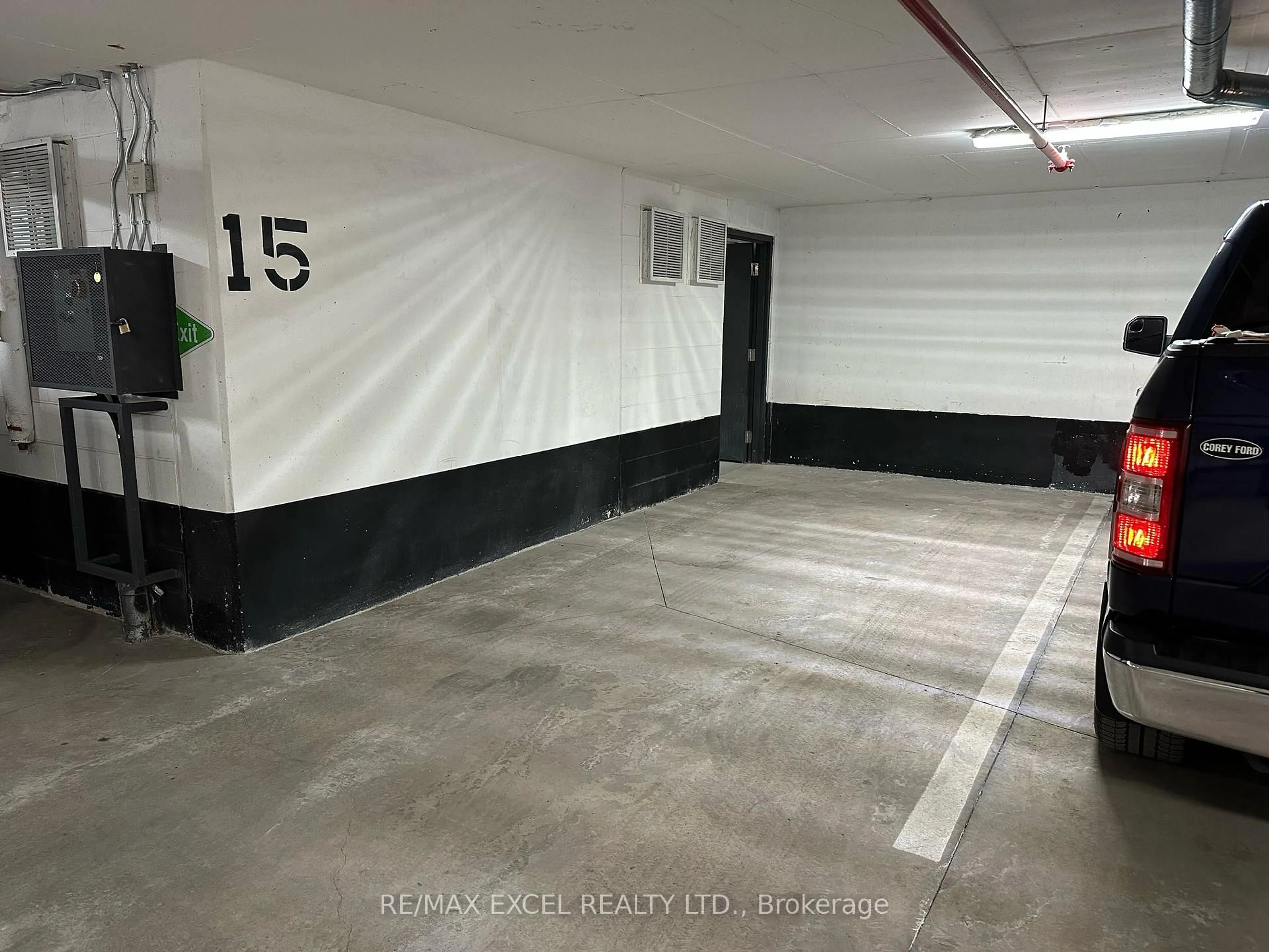 Indoor garage for 2485 Taunton Rd #429, Oakville Ontario L6H 3R9