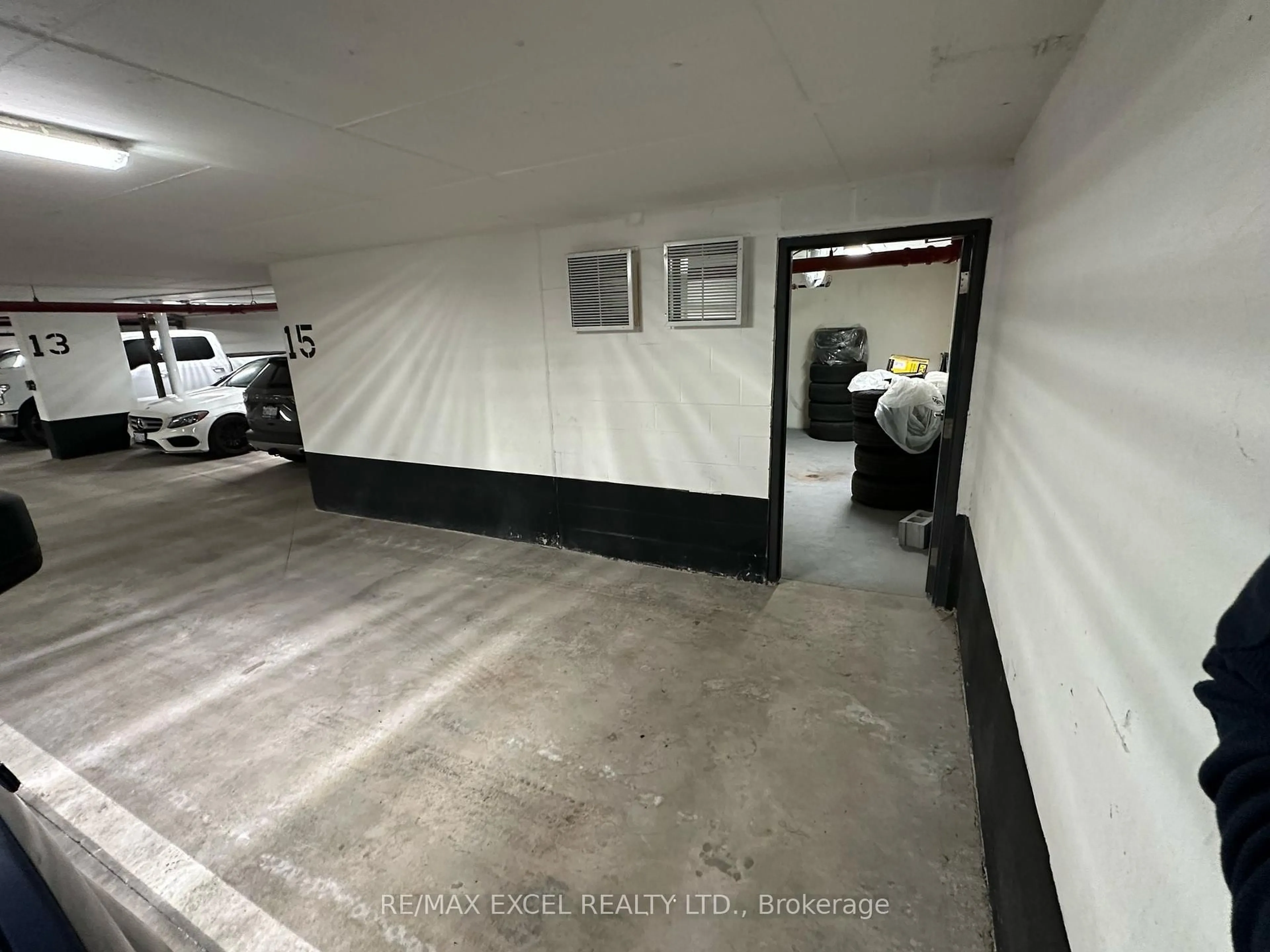 Indoor garage for 2485 Taunton Rd #429, Oakville Ontario L6H 3R9