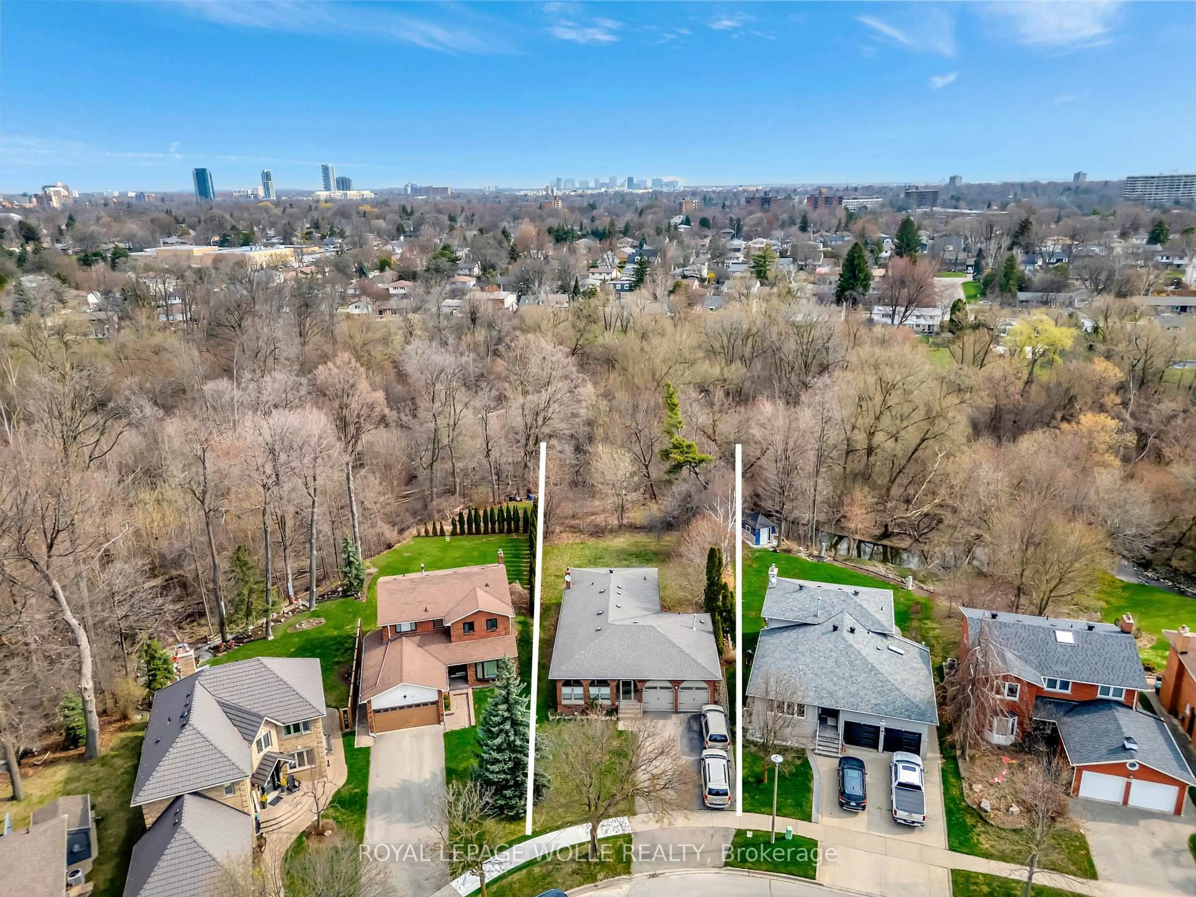 A pic from outside/outdoor area/front of a property/back of a property/a pic from drone, city buildings view from balcony for 43 Curtis Dr, Brampton Ontario L6Y 2J6
