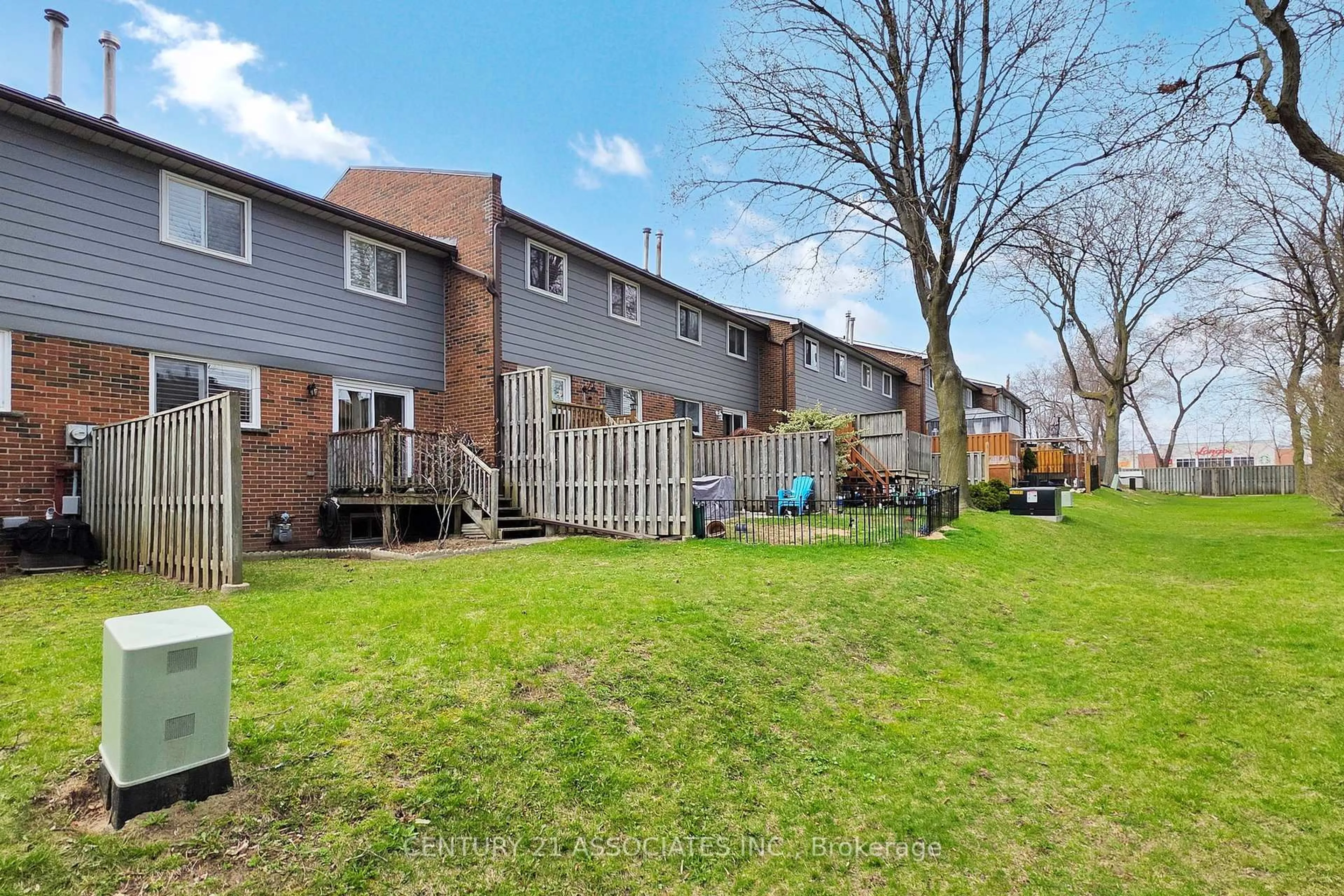 Patio, street for 1616 Haig Blvd #47, Mississauga Ontario L5E 3C9