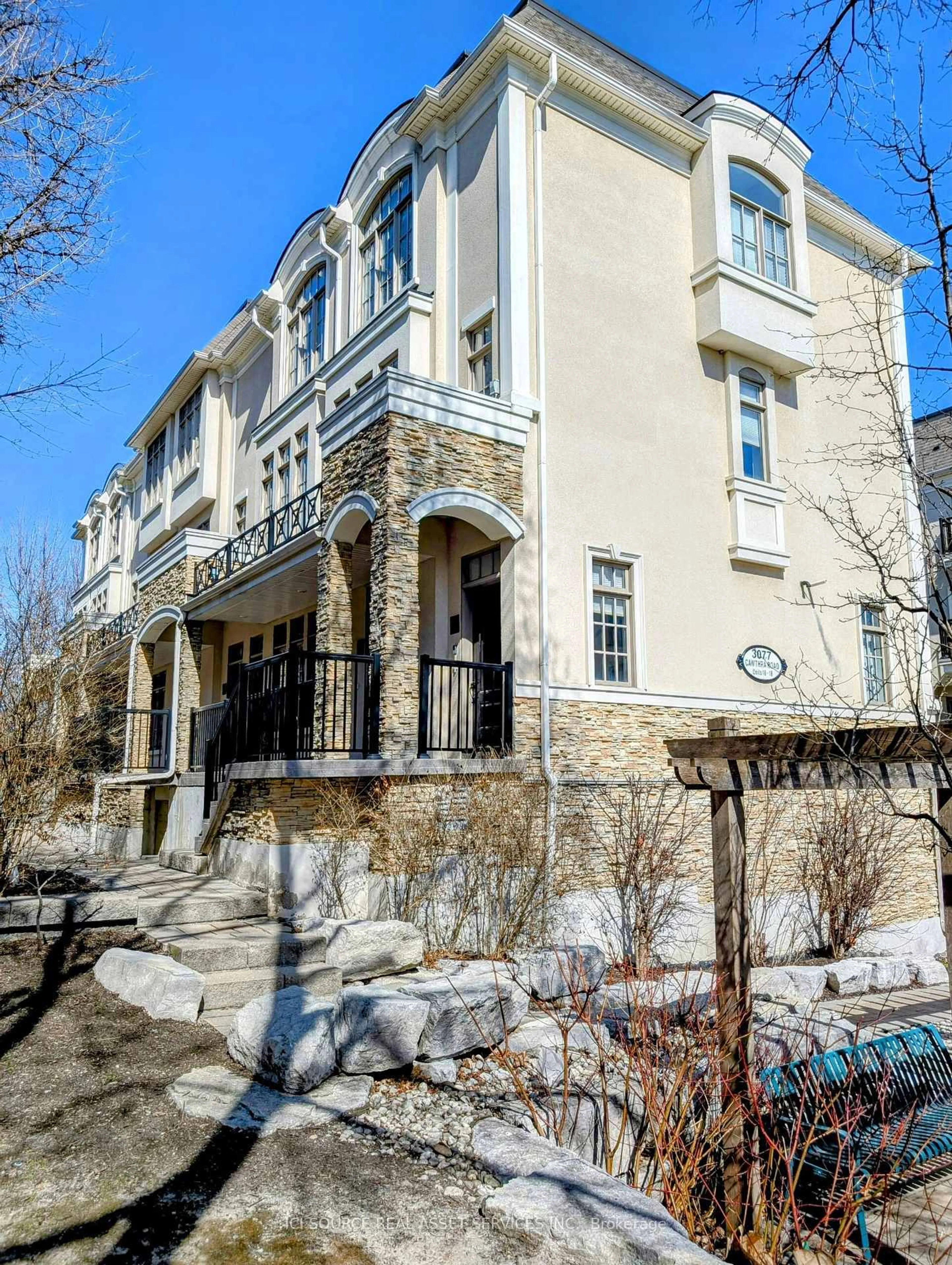 Unknown for 3077 Cawthra Rd #16, Mississauga Ontario L5A 2X4