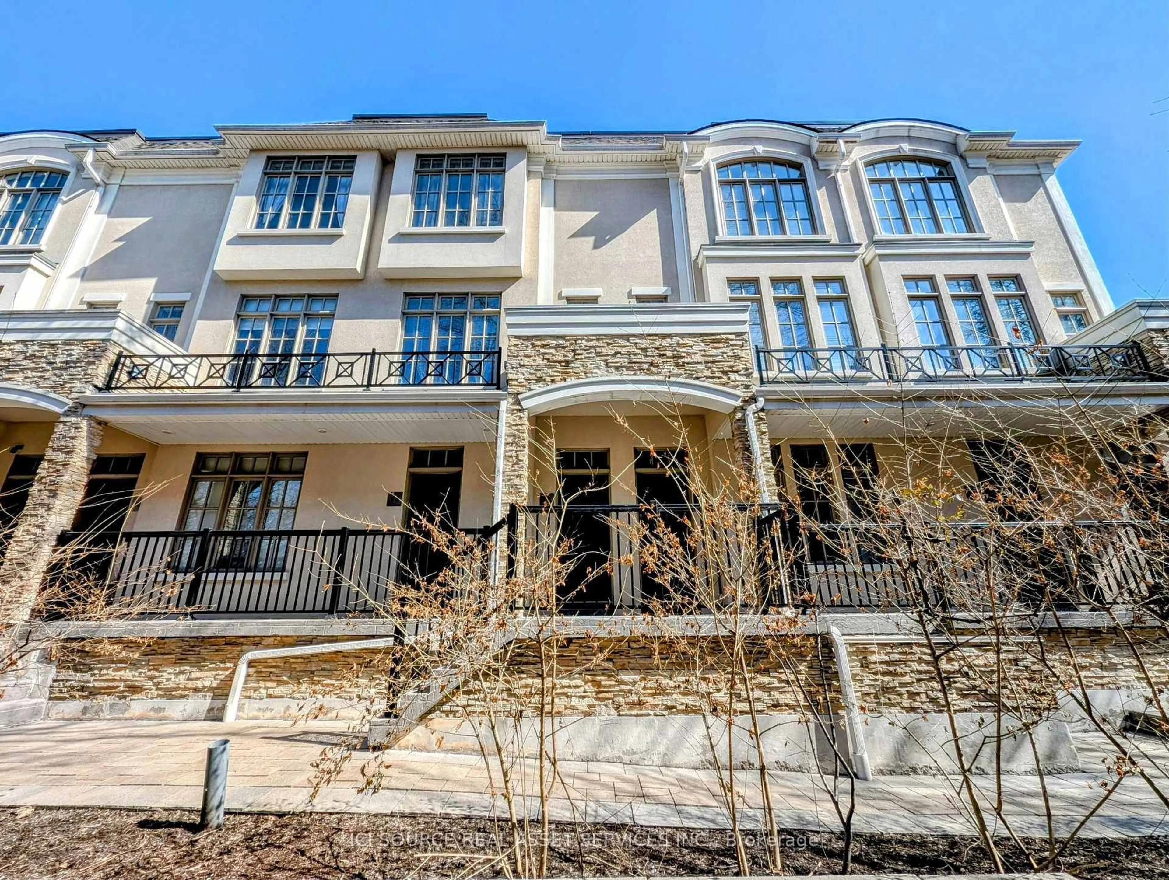 Unknown for 3077 Cawthra Rd #16, Mississauga Ontario L5A 2X4