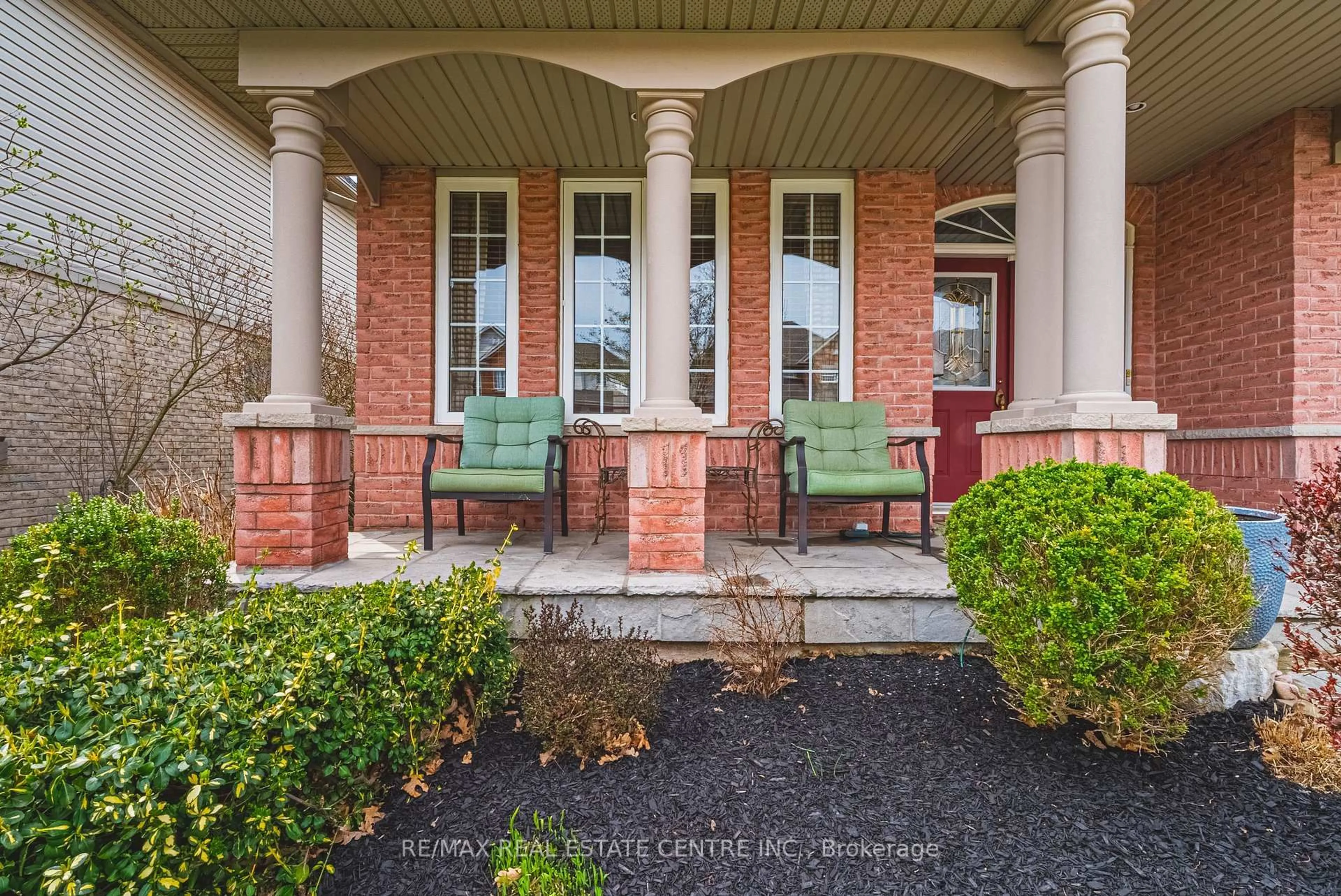 Patio, street for 2222 SNEAD Rd, Burlington Ontario L7M 4X2