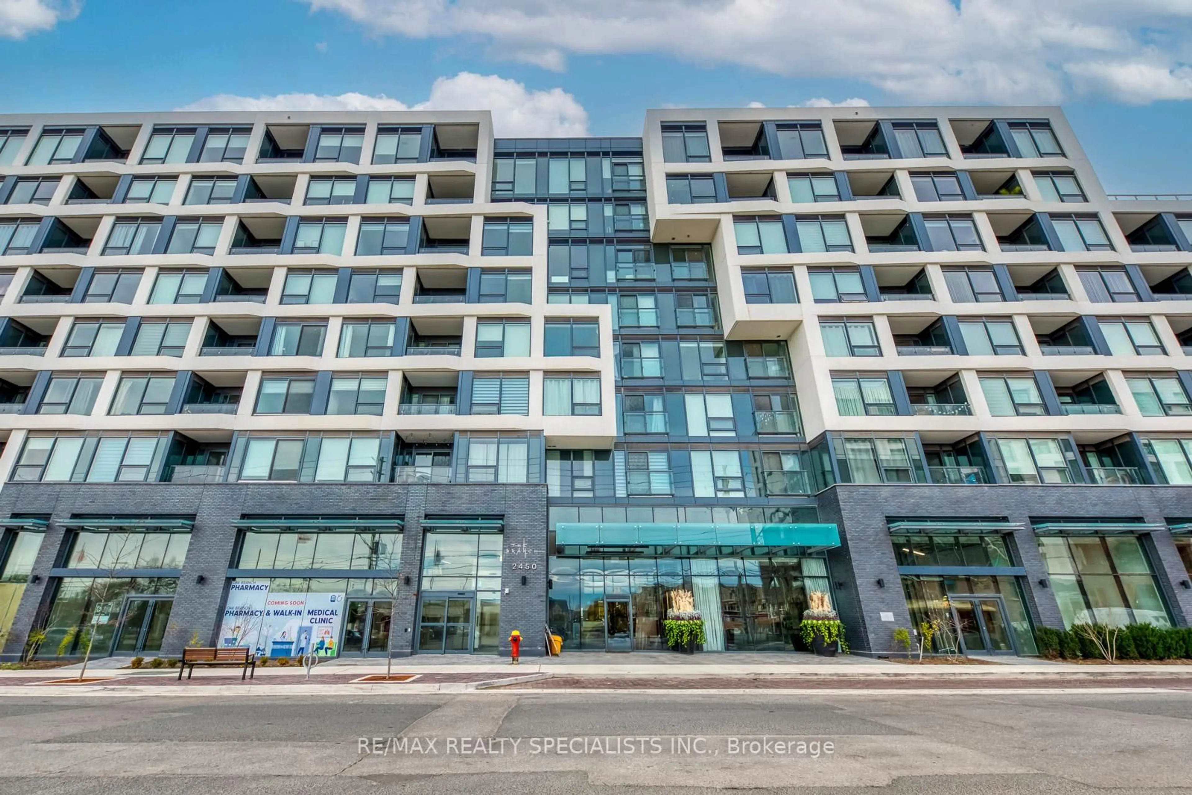 Indoor foyer for 2450 Old Bronte Rd #218, Oakville Ontario L6M 5P6