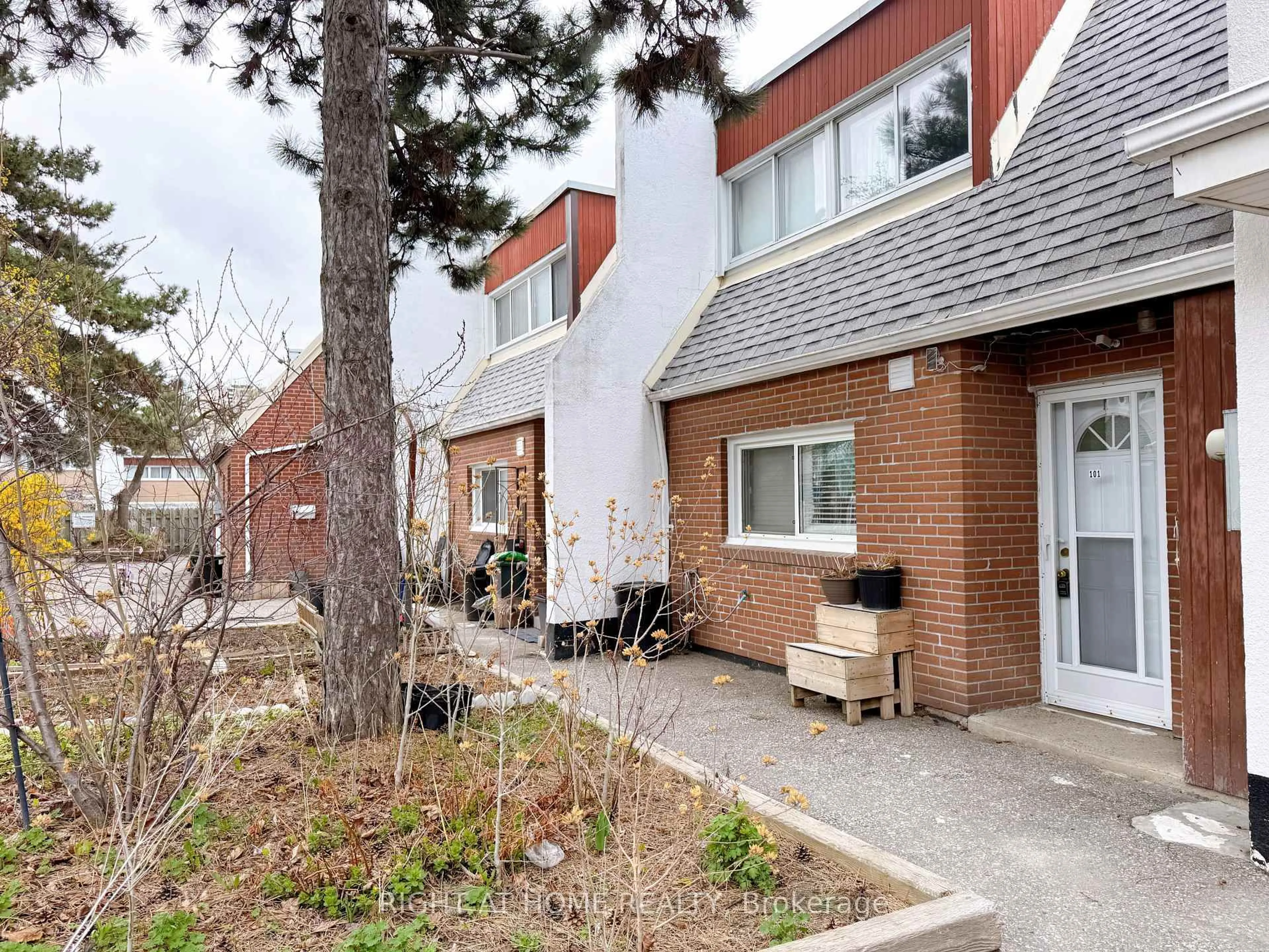 Unknown for 2901 Jane St #101, Toronto Ontario M3N 2J8
