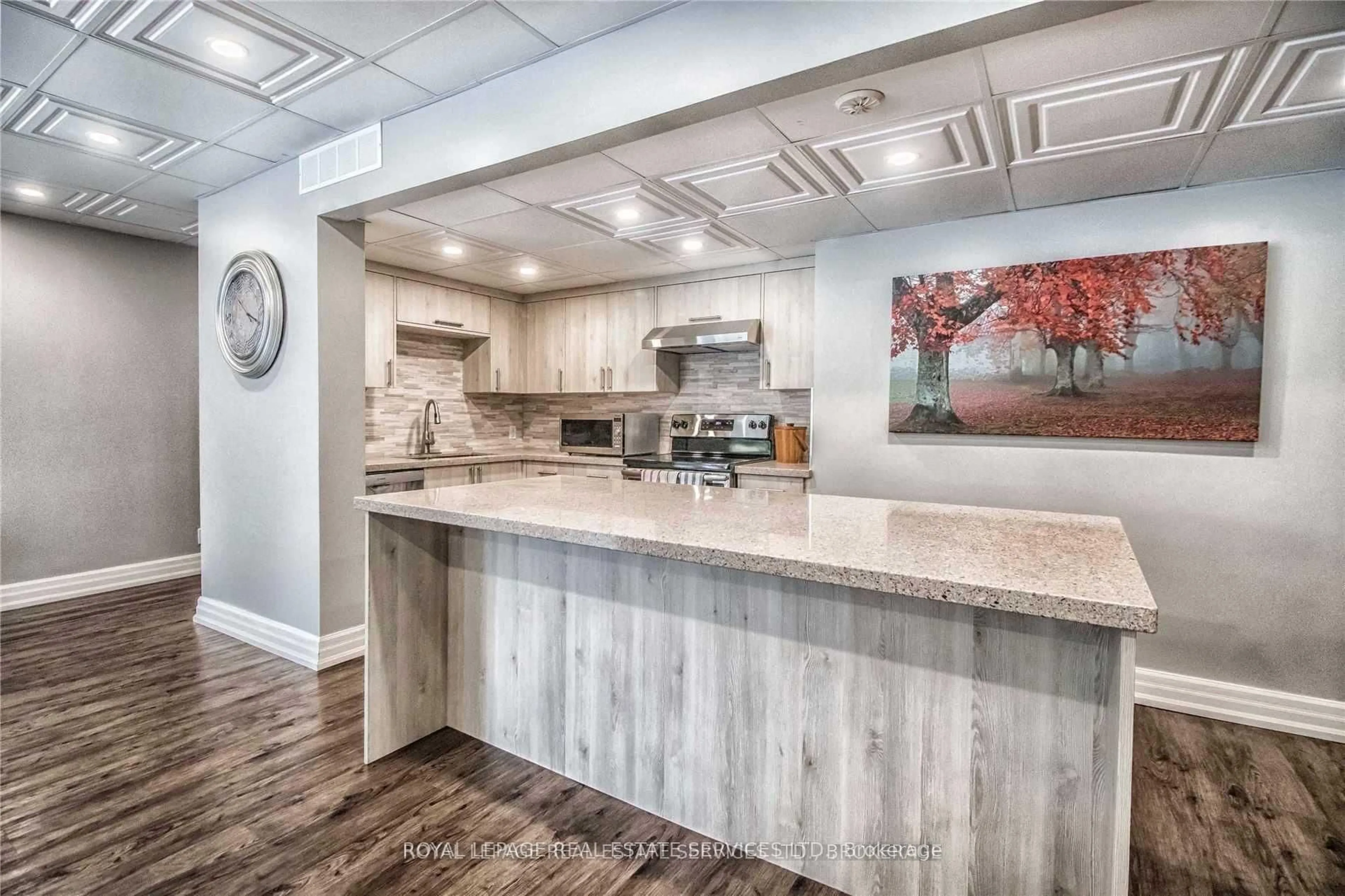 Open concept kitchen, unknown for 965 Inverhouse Dr #511, Mississauga Ontario L5J 4B4