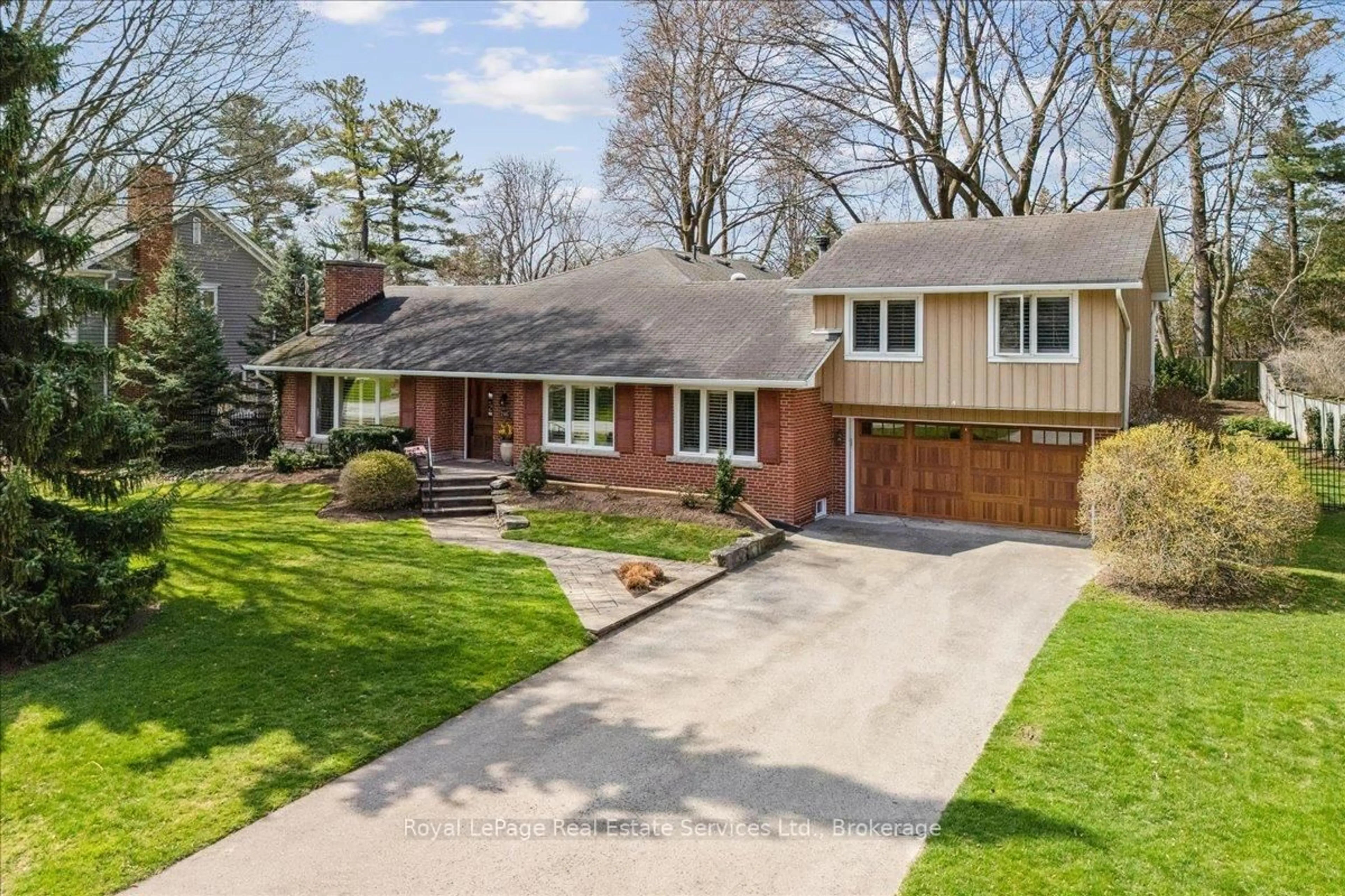 Home with brick exterior material, street for 246 Albion Ave, Oakville Ontario L6J 4T5