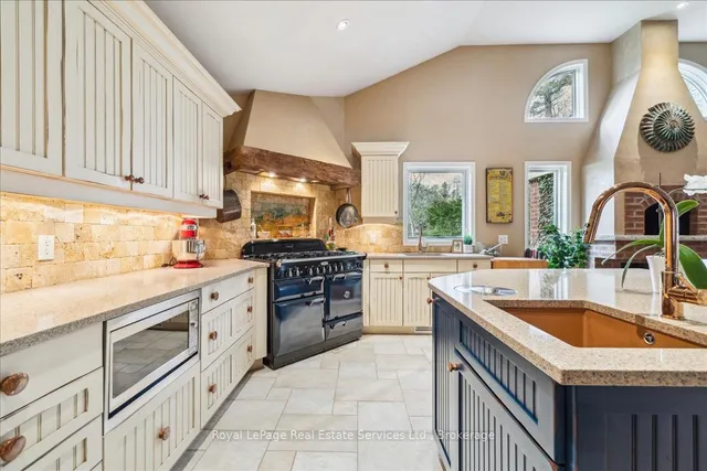Additional property image - 246 Albion Ave