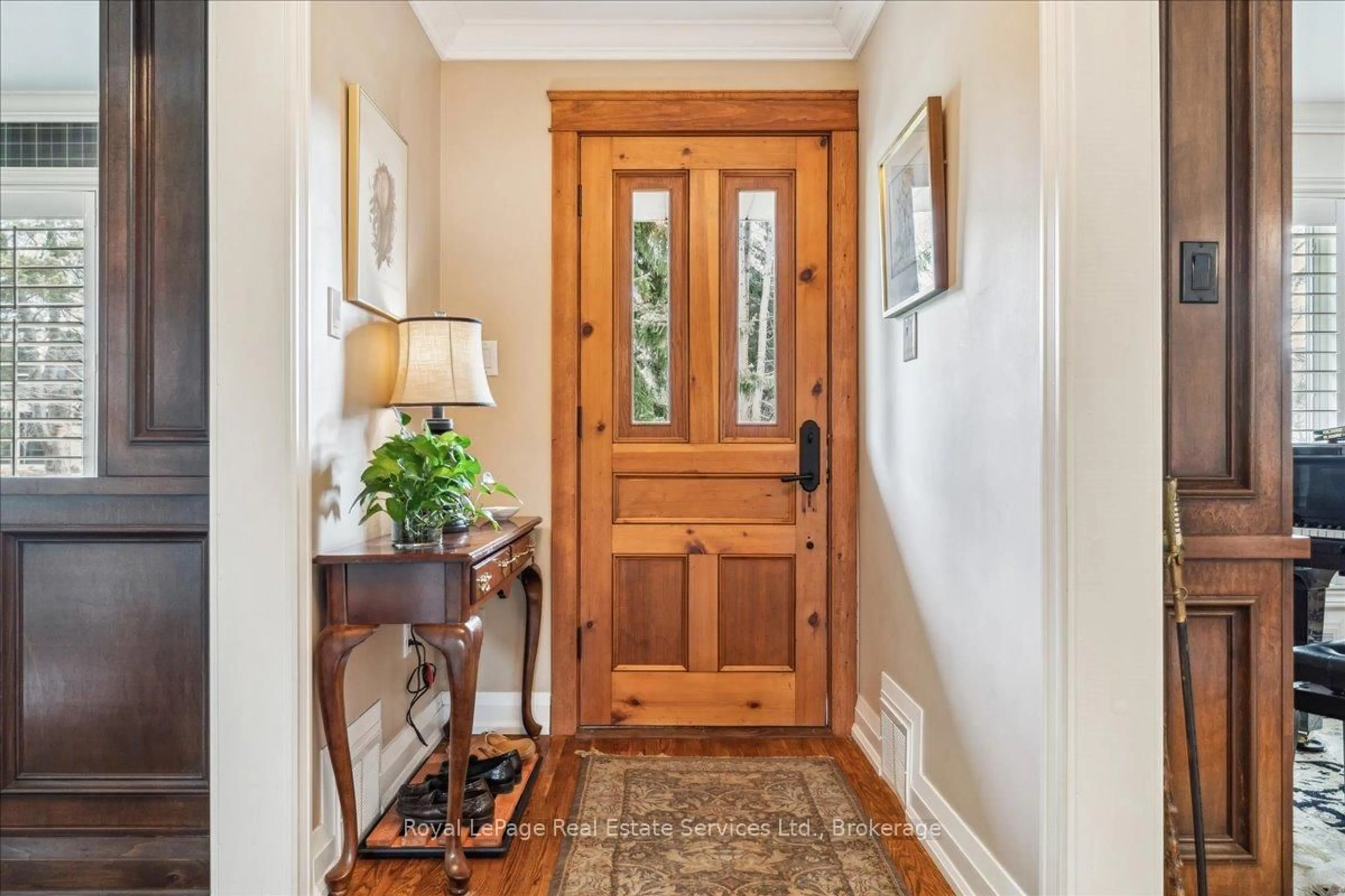 Indoor entryway for 246 Albion Ave, Oakville Ontario L6J 4T5